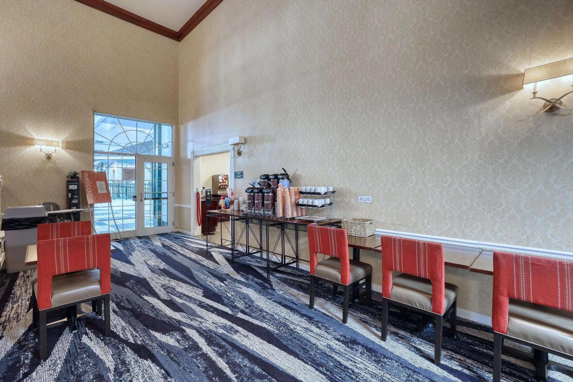 Comfort Suites Appleton Airport photo 71