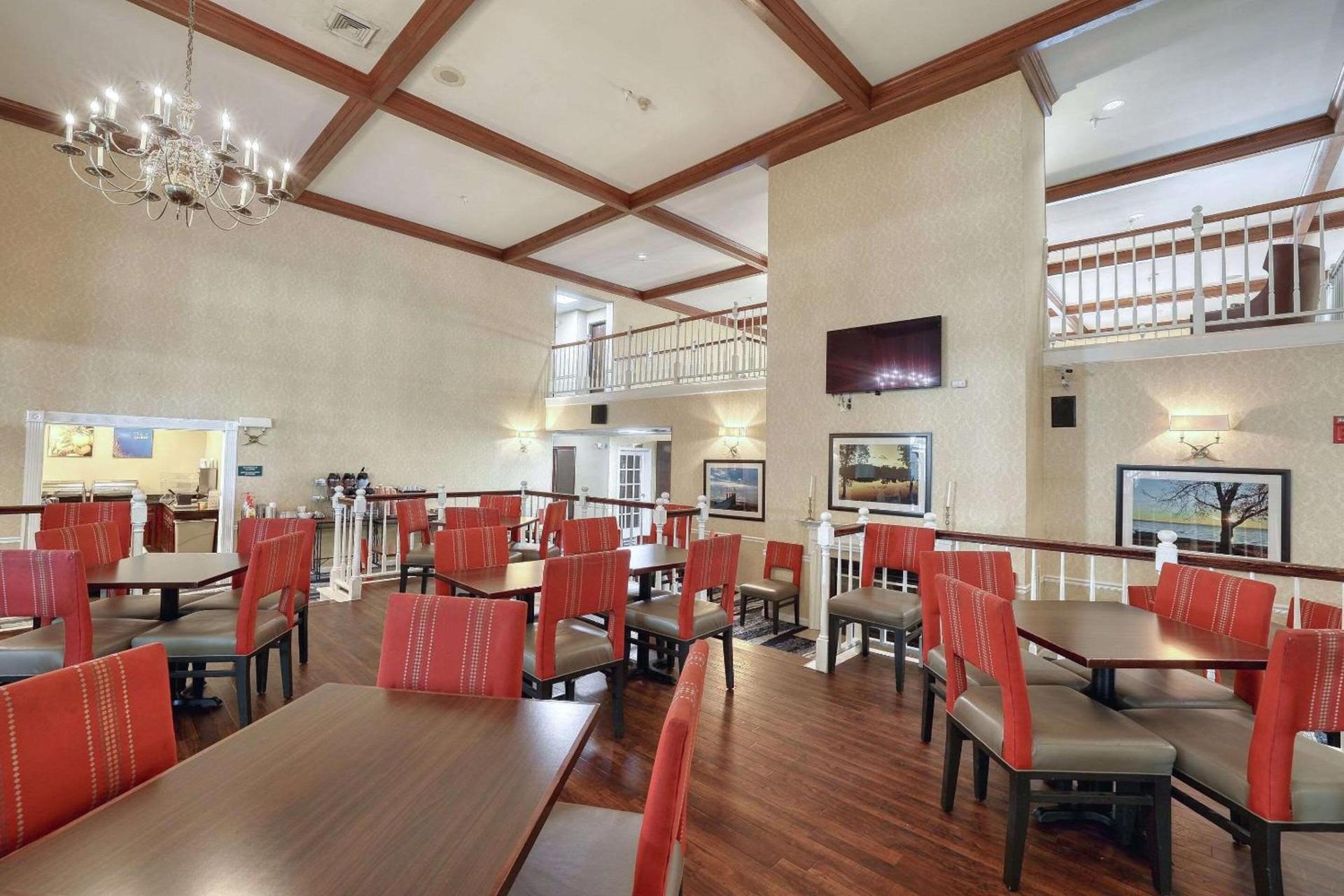 Comfort Suites Appleton Airport photo 72