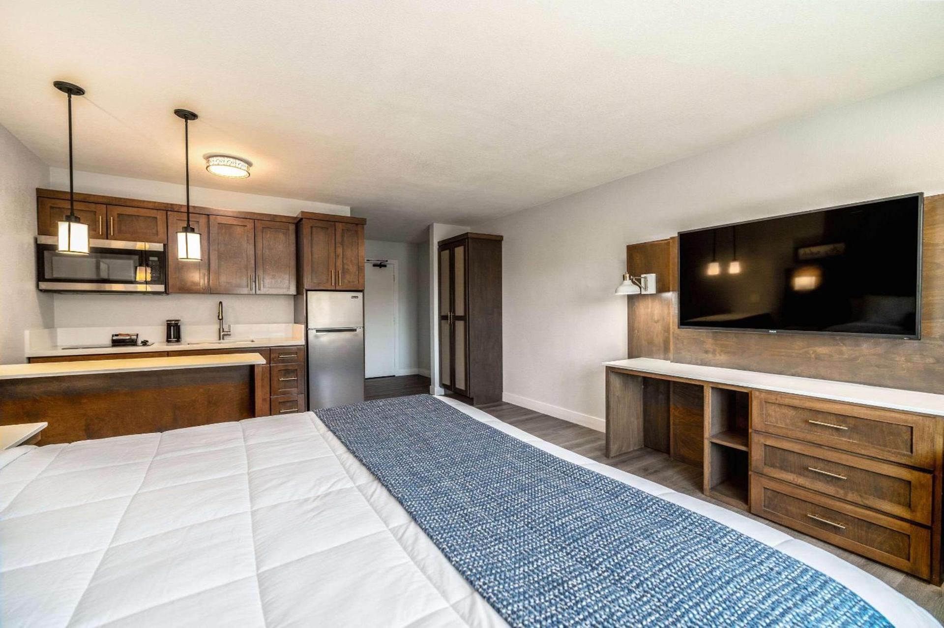 MainStay Suites Moreno Valley Near March Air Reserve Base photo 11