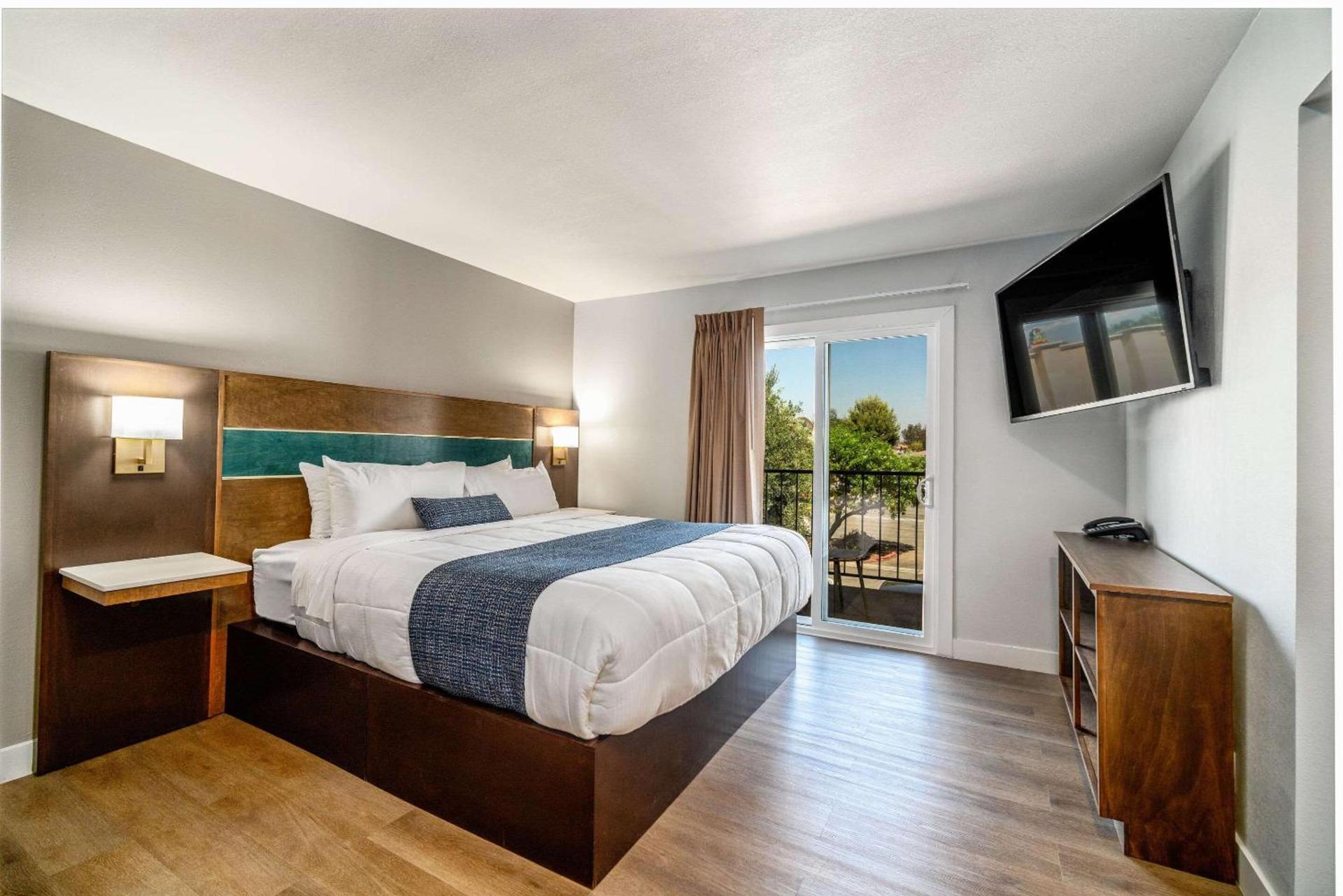MainStay Suites Moreno Valley Near March Air Reserve Base photo 16