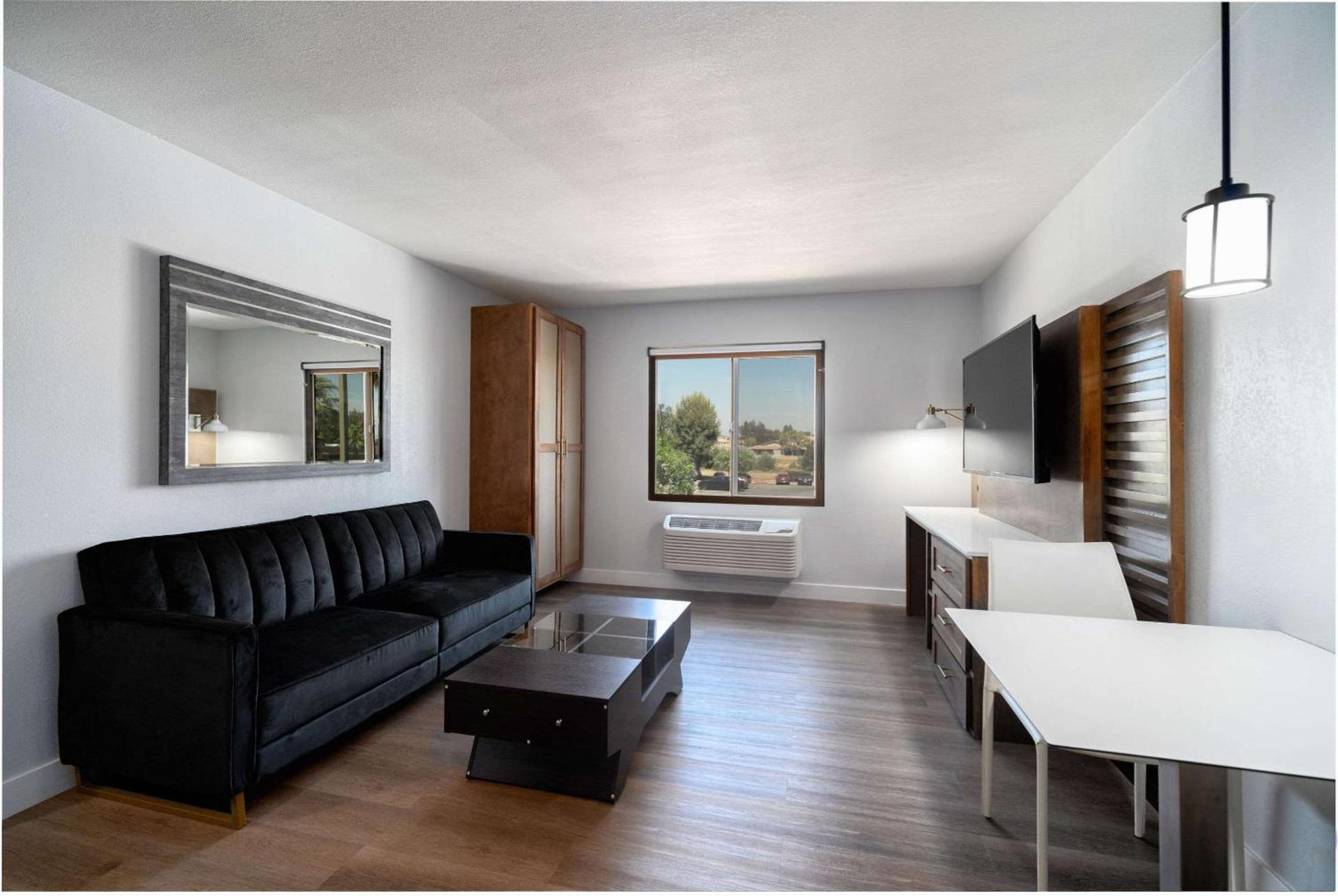 MainStay Suites Moreno Valley Near March Air Reserve Base photo 17
