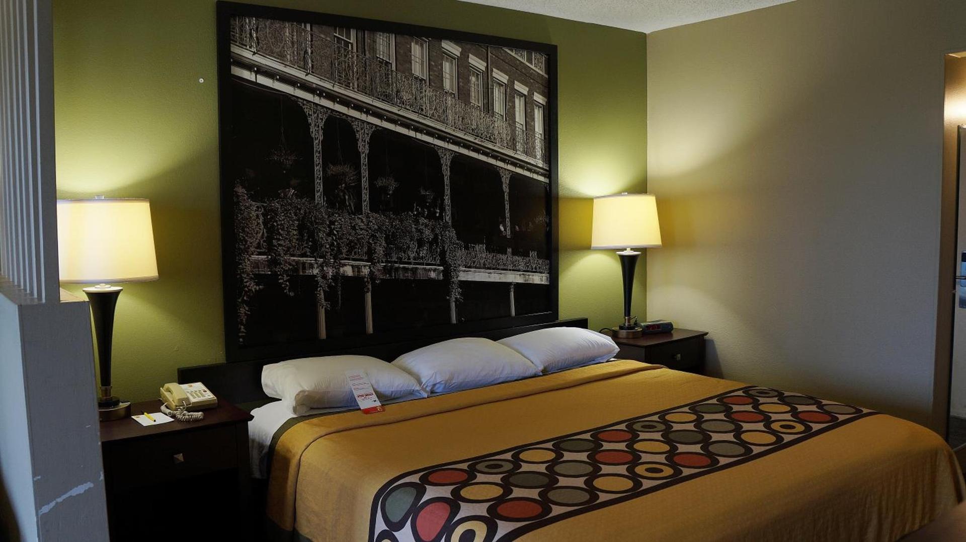 Super 8 by Wyndham New Iberia photo 8