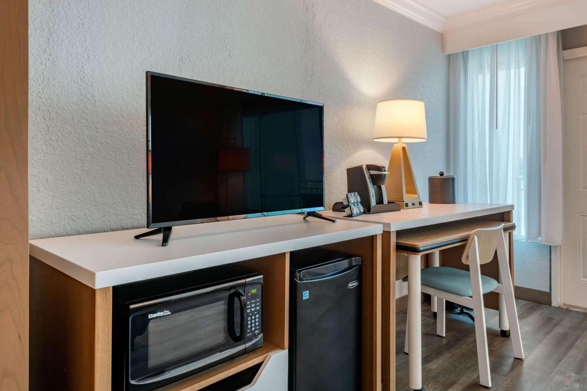 Dolphin Sands Clearwater Beach, an Ascend Collection Hotel photo 14