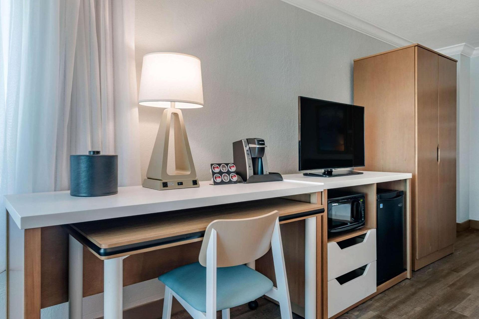 Dolphin Sands Clearwater Beach, an Ascend Collection Hotel photo 19