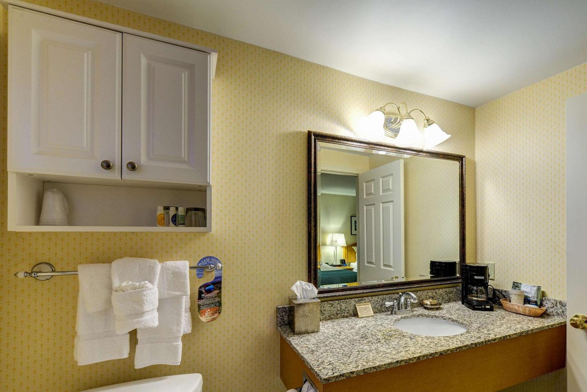 Port Inn and Suites Portsmouth, an Ascend Collection Hotel photo 43