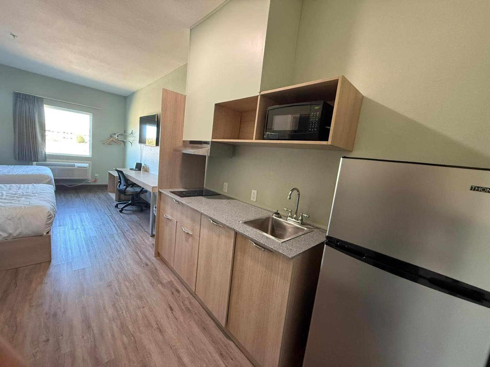 Royal Inn & Suites photo 7