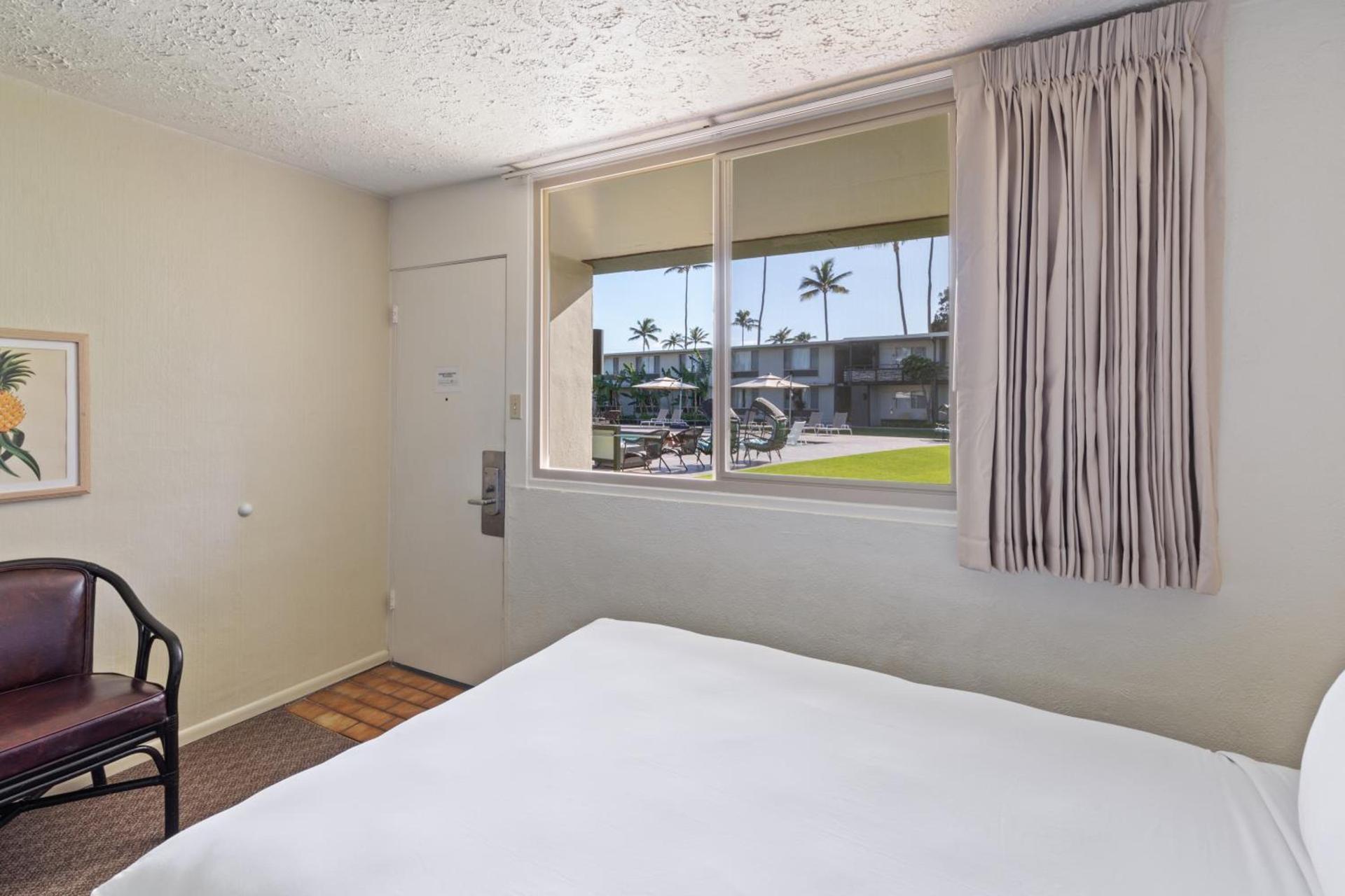 Maui Seaside Hotel photo 24