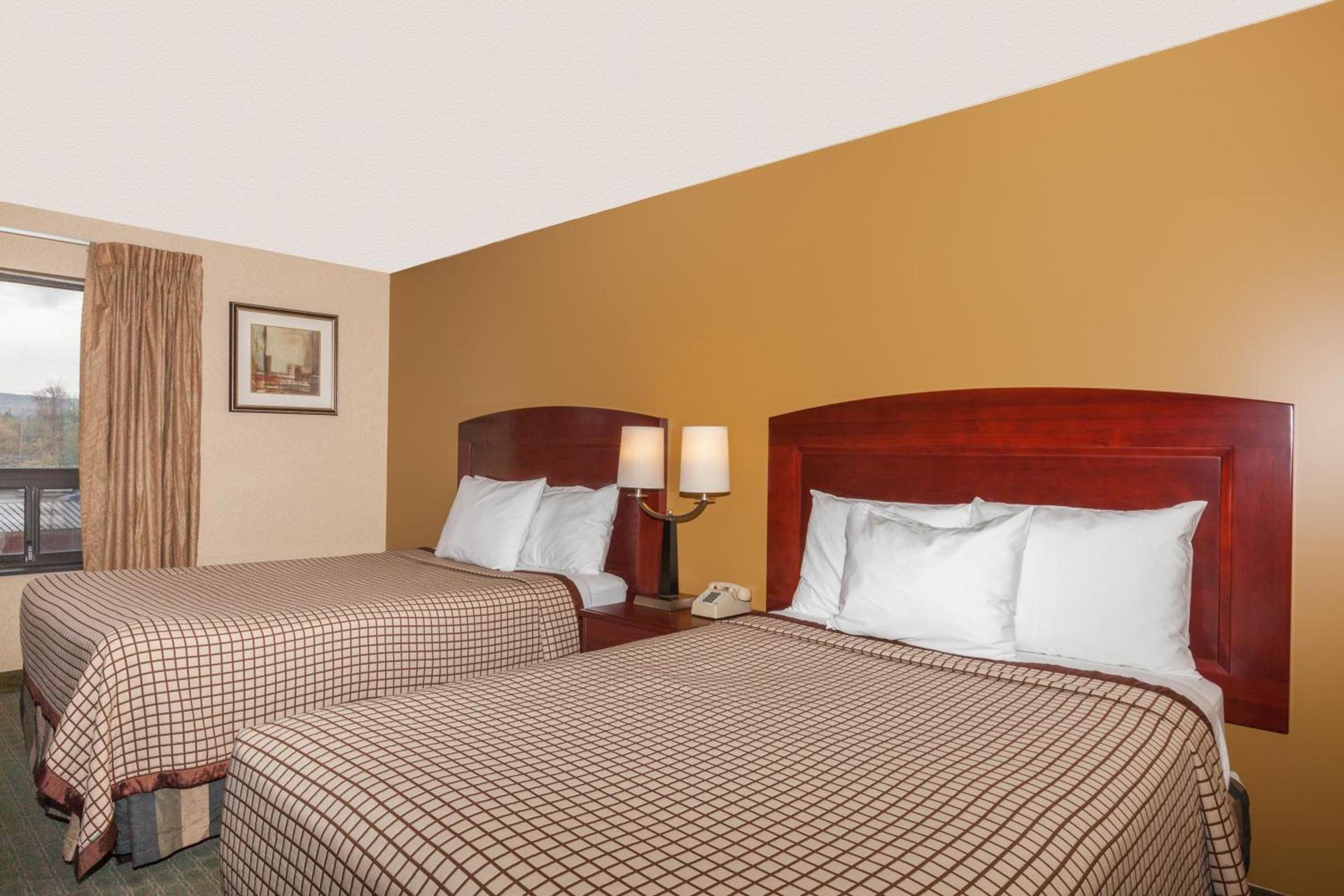 Days Inn by Wyndham Utica photo 21