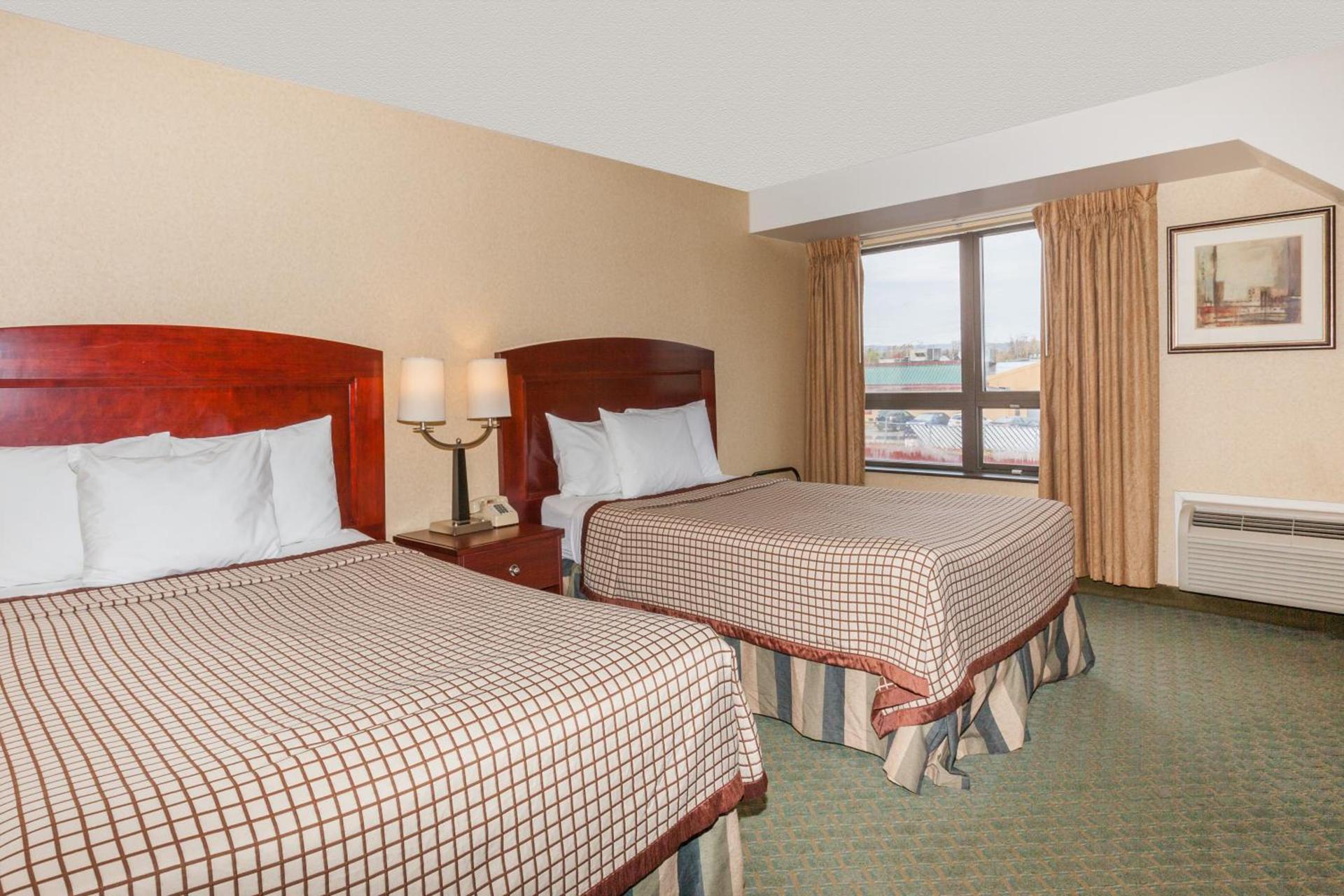 Days Inn by Wyndham Utica photo 17