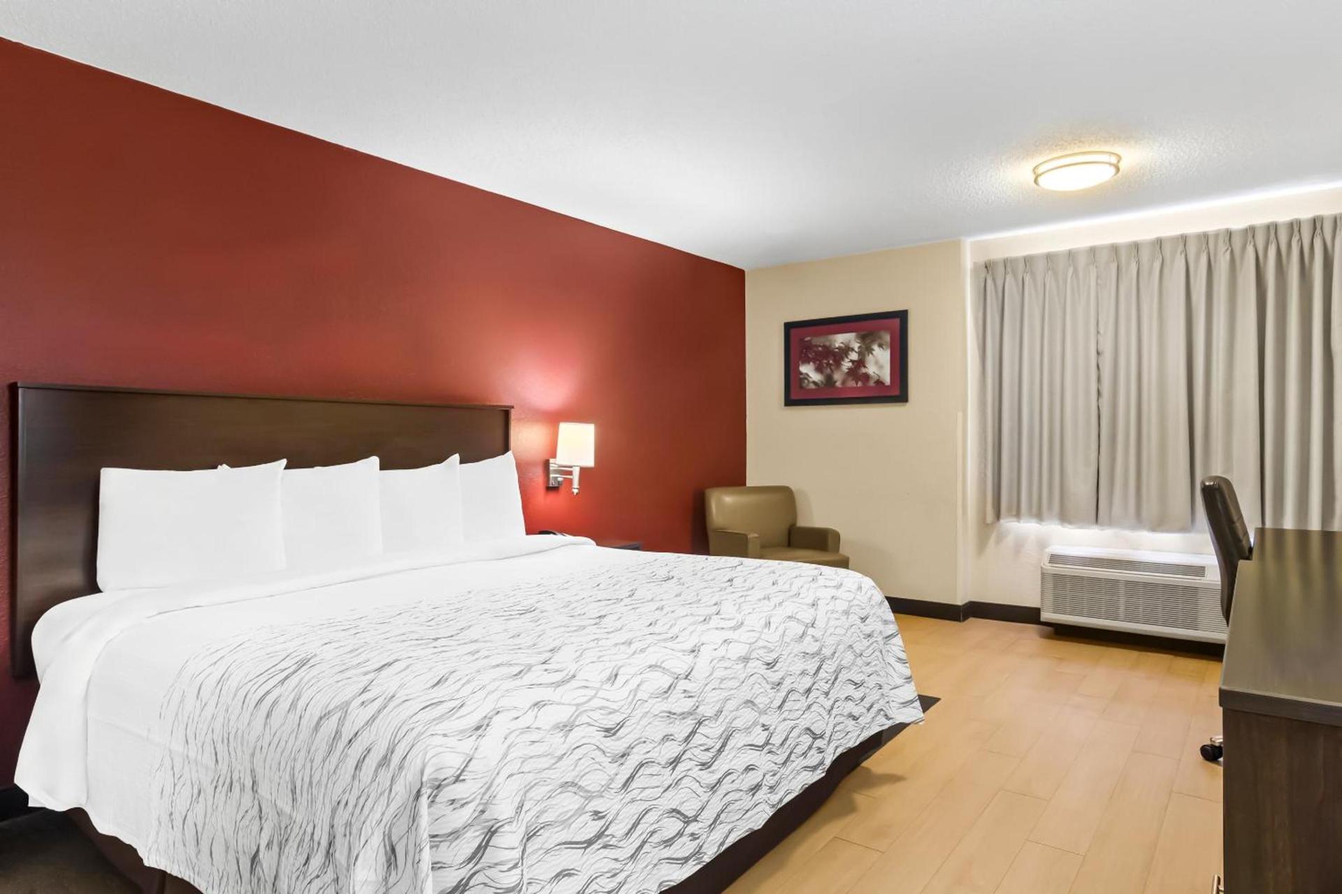 Red Roof Inn PLUS+ Jacksonville – Southpoint photo 22