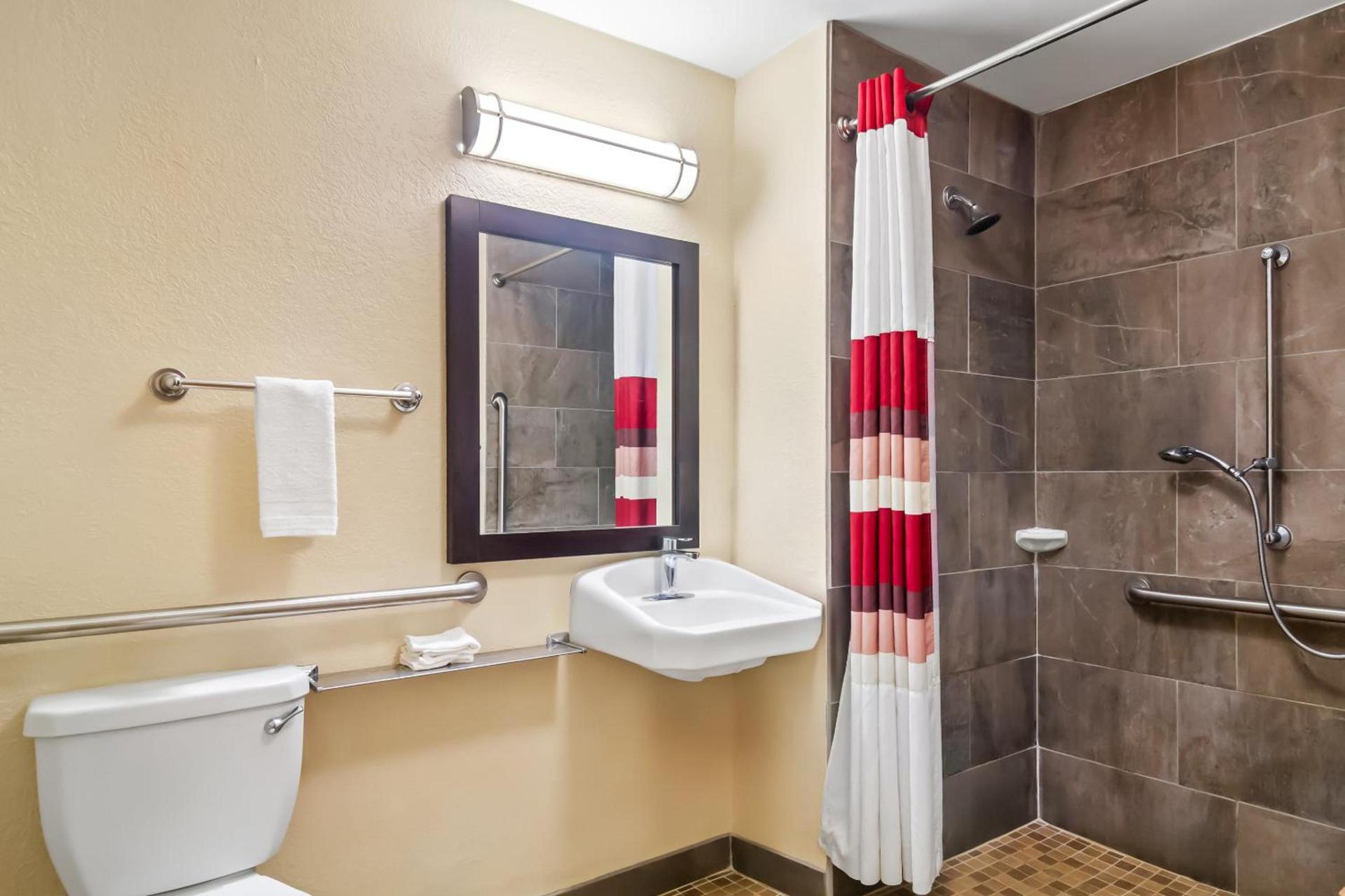 Red Roof Inn PLUS+ Jacksonville – Southpoint photo 40