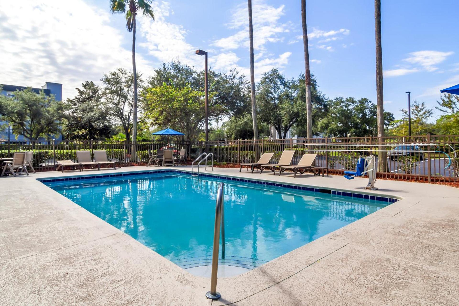 Red Roof Inn PLUS+ Jacksonville – Southpoint photo 8