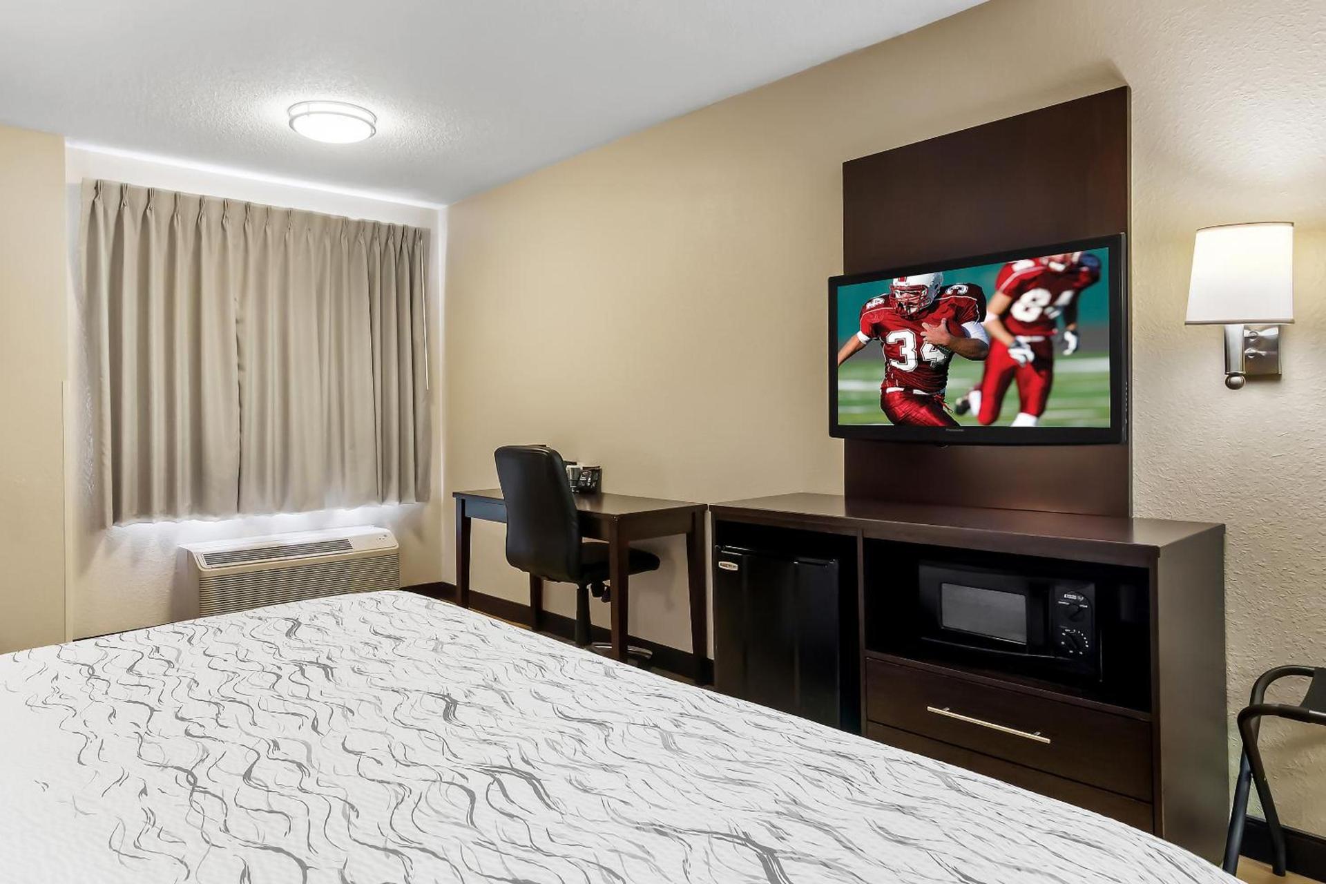 Red Roof Inn PLUS+ Jacksonville – Southpoint photo 23