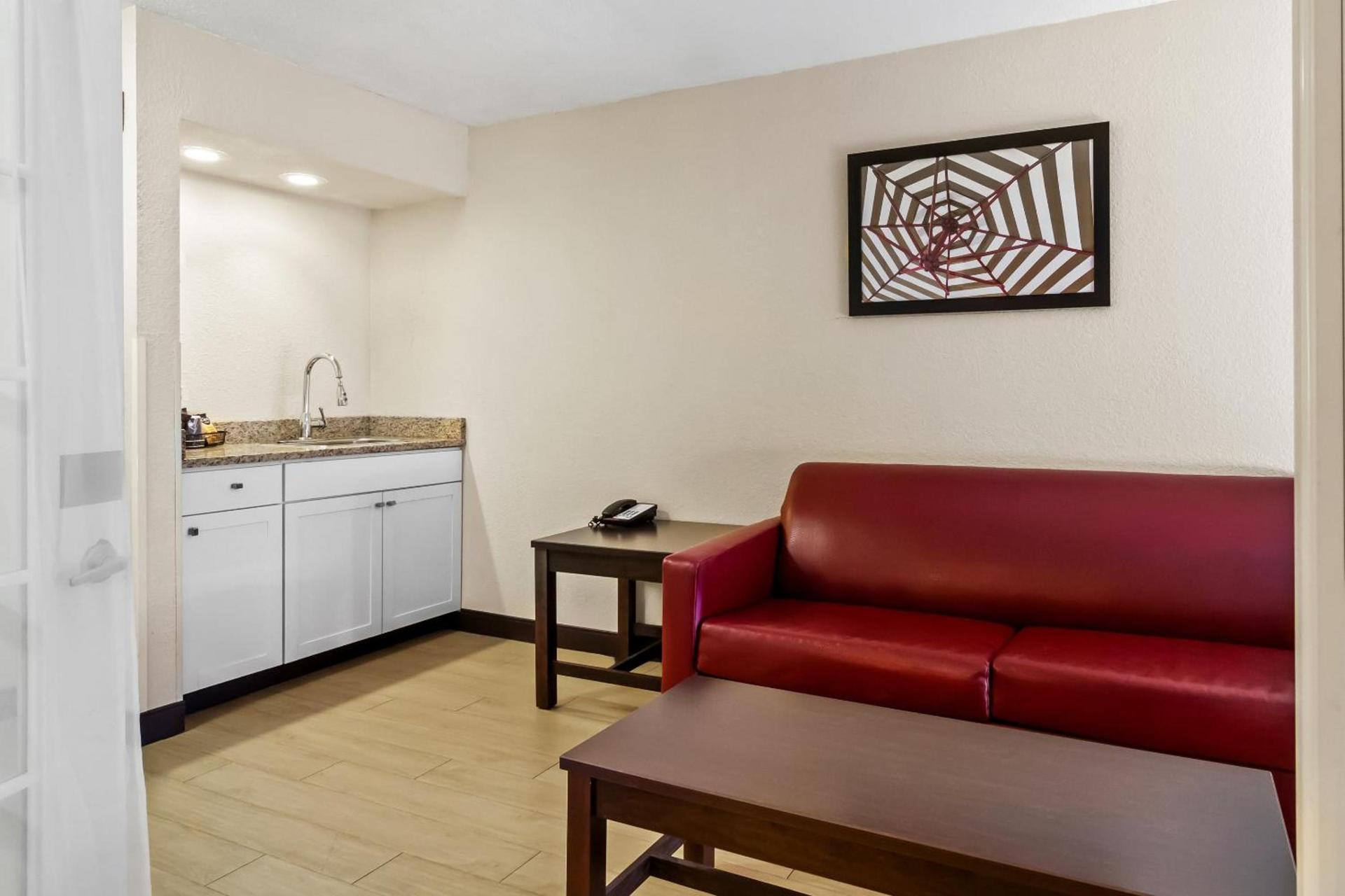 Red Roof Inn PLUS+ Jacksonville – Southpoint photo 24
