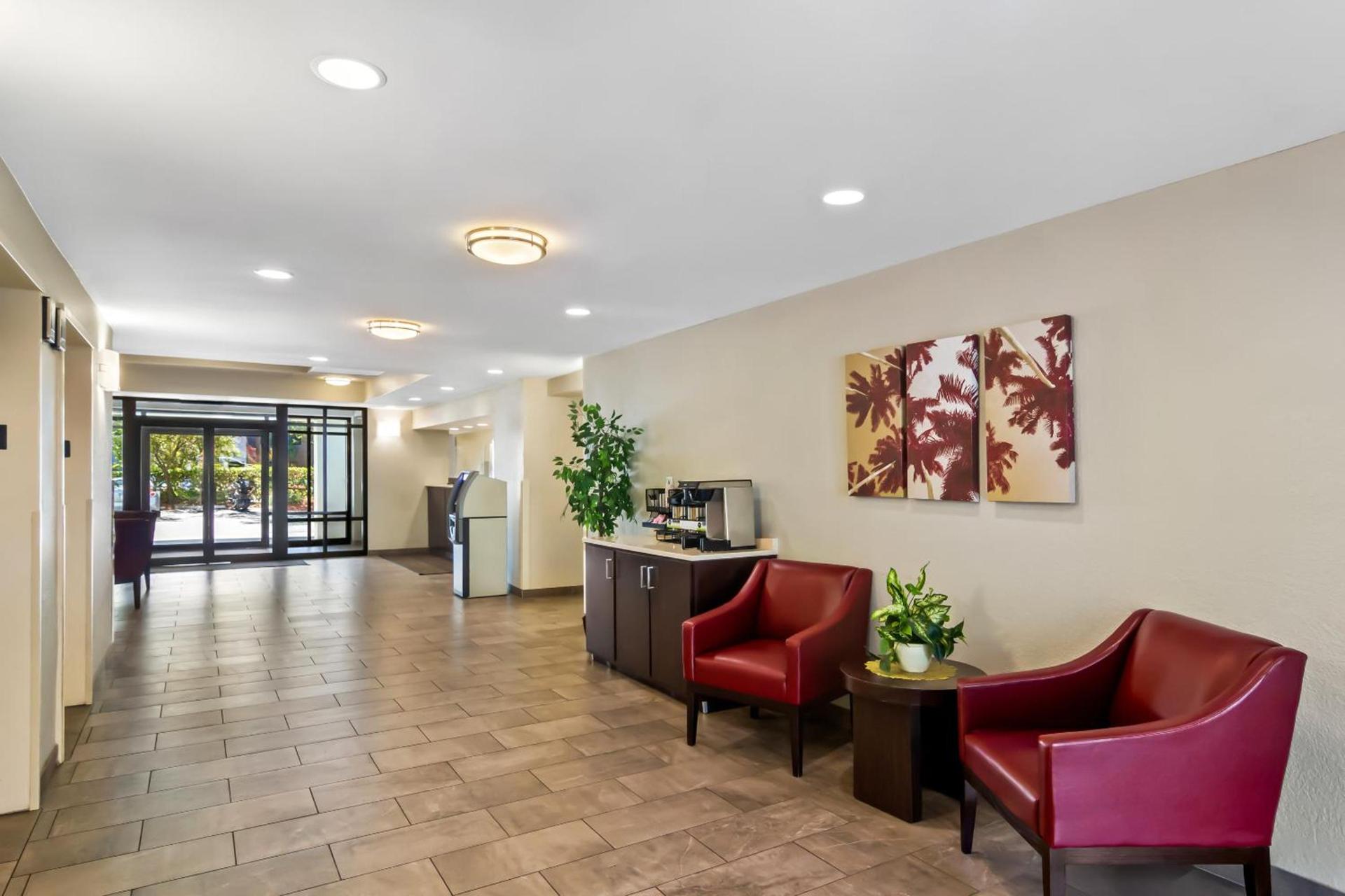 Red Roof Inn PLUS+ Jacksonville – Southpoint photo 4