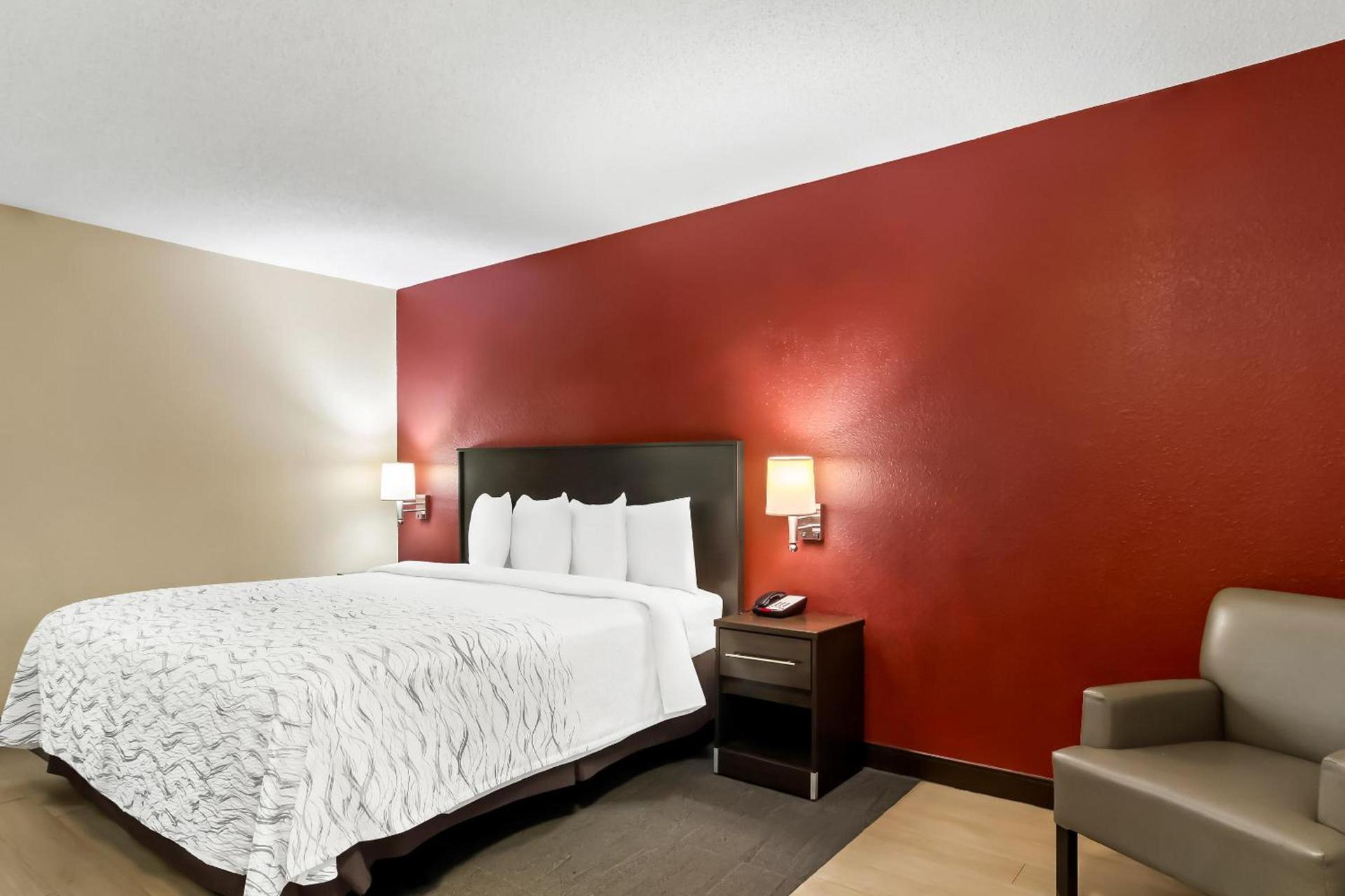 Red Roof Inn PLUS+ Jacksonville – Southpoint photo 21