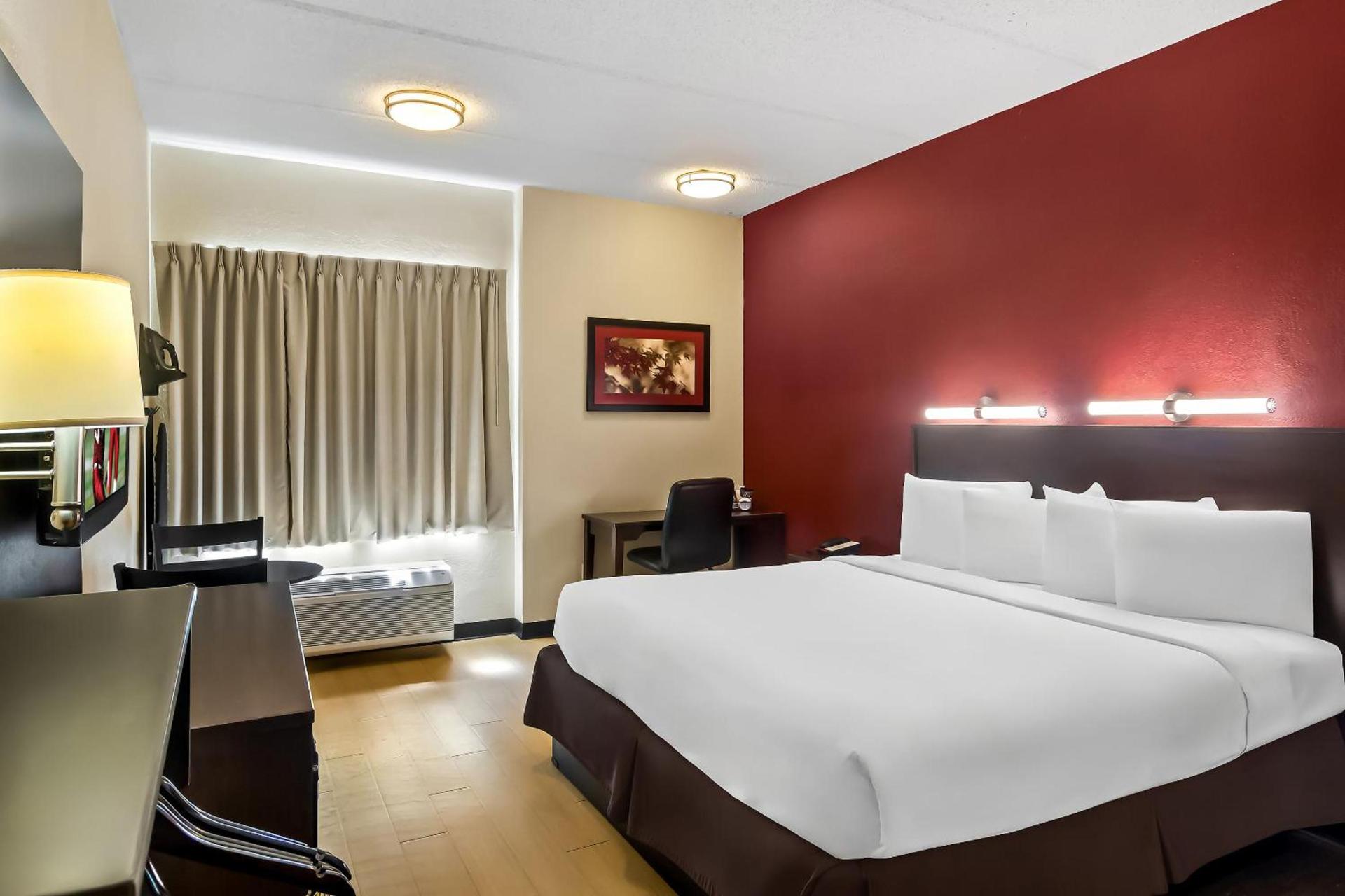 Red Roof Inn PLUS+ Jacksonville – Southpoint photo 18