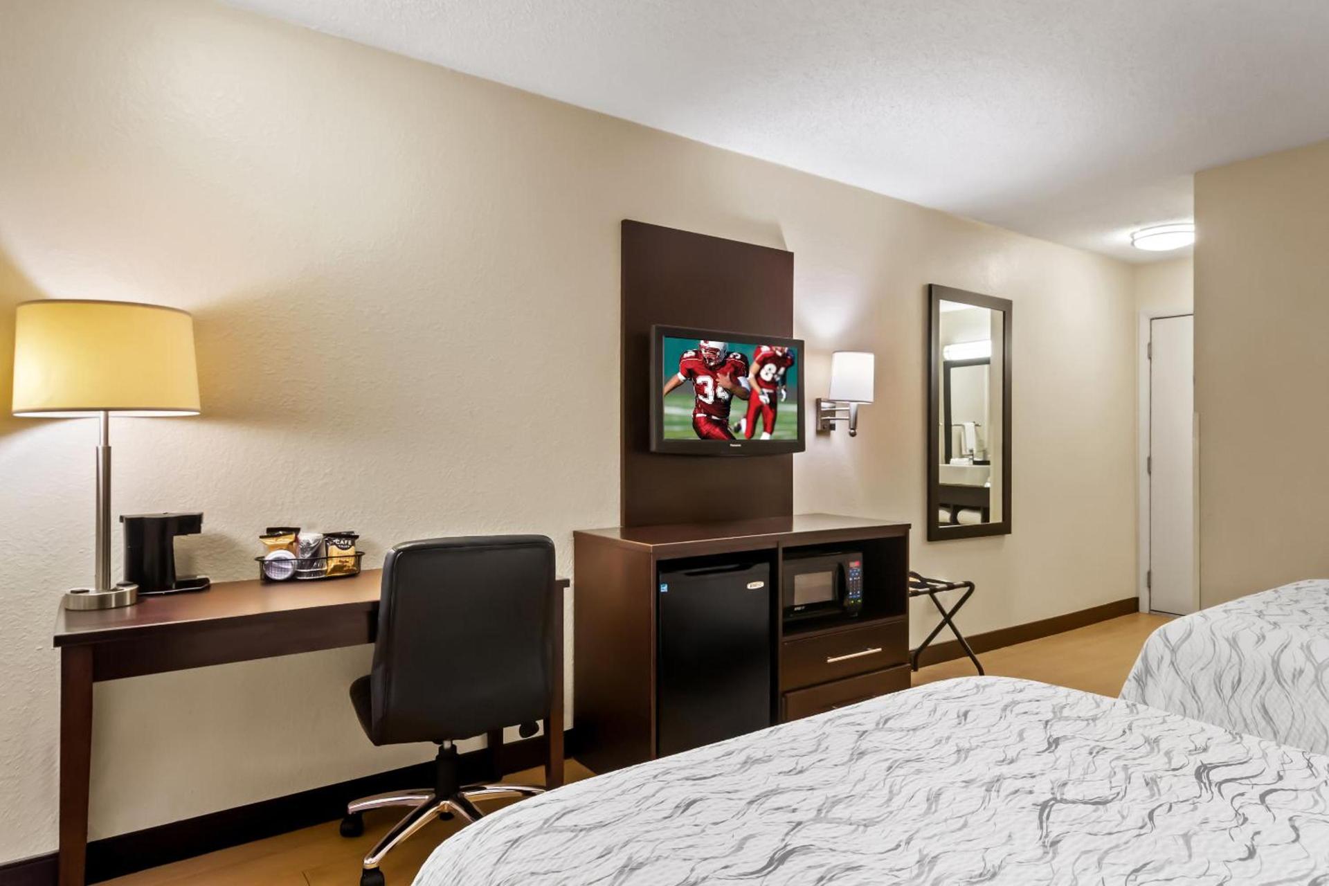 Red Roof Inn PLUS+ Jacksonville – Southpoint photo 28