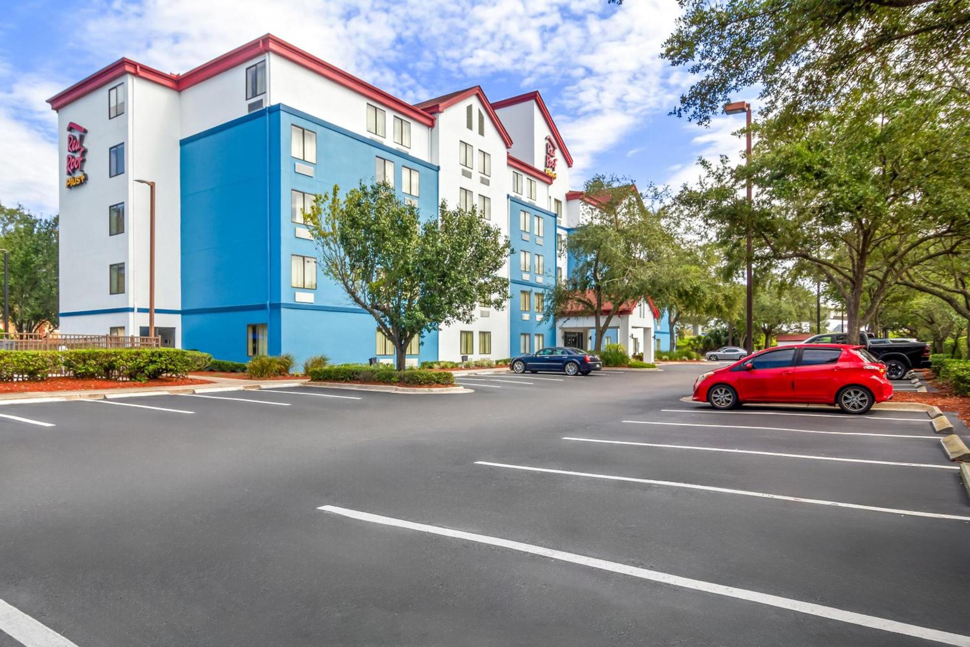 Red Roof Inn PLUS+ Jacksonville – Southpoint photo 2