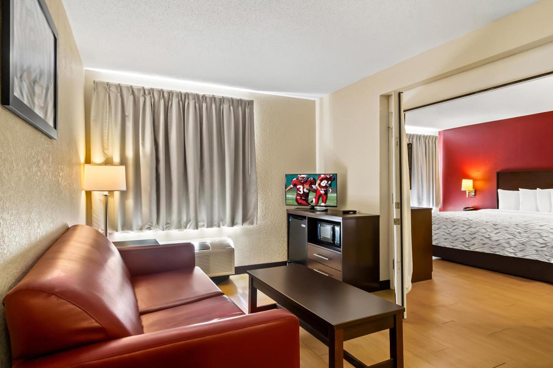 Red Roof Inn PLUS+ Jacksonville – Southpoint photo 26