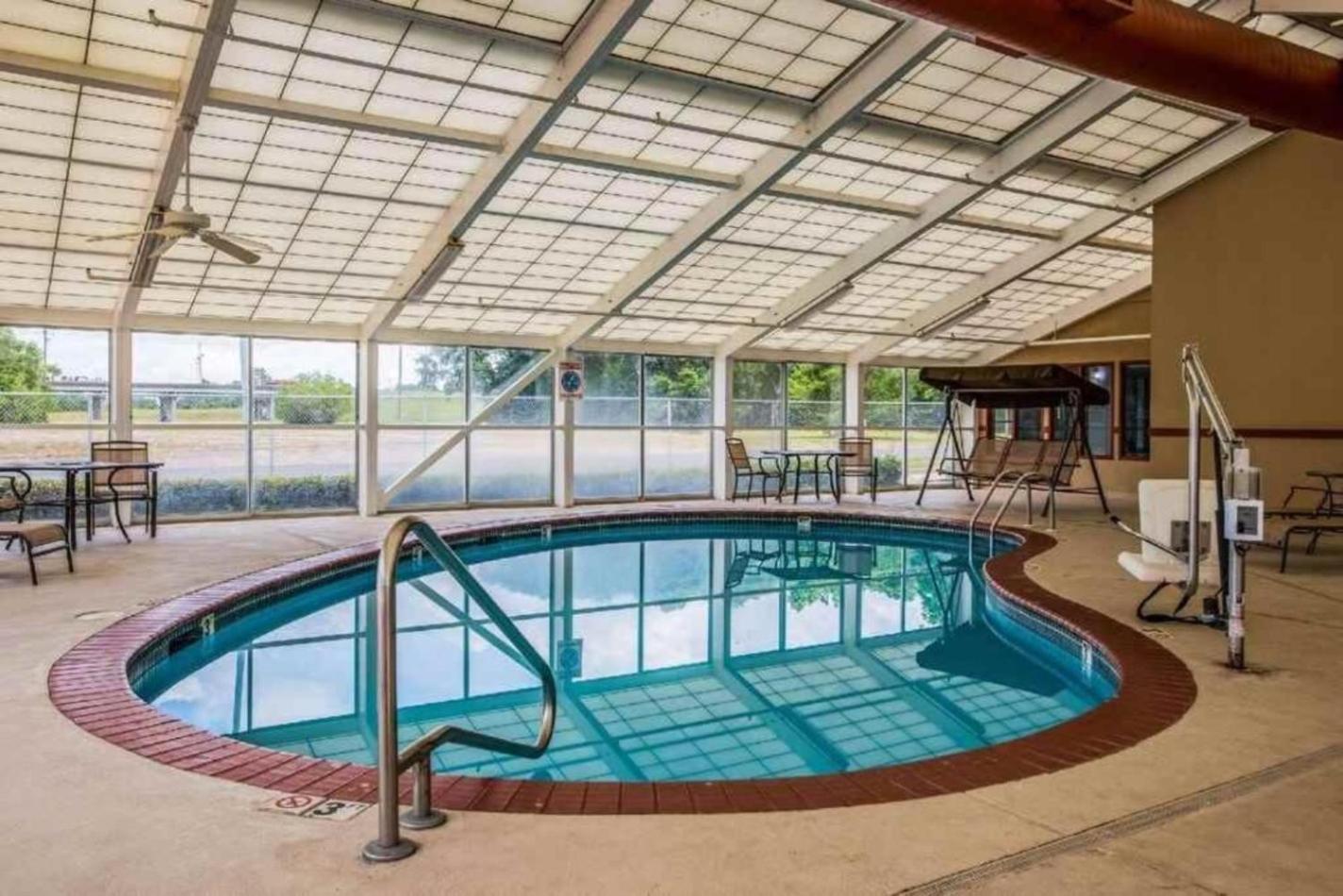 The Marco Hotel Lake Charles photo 2