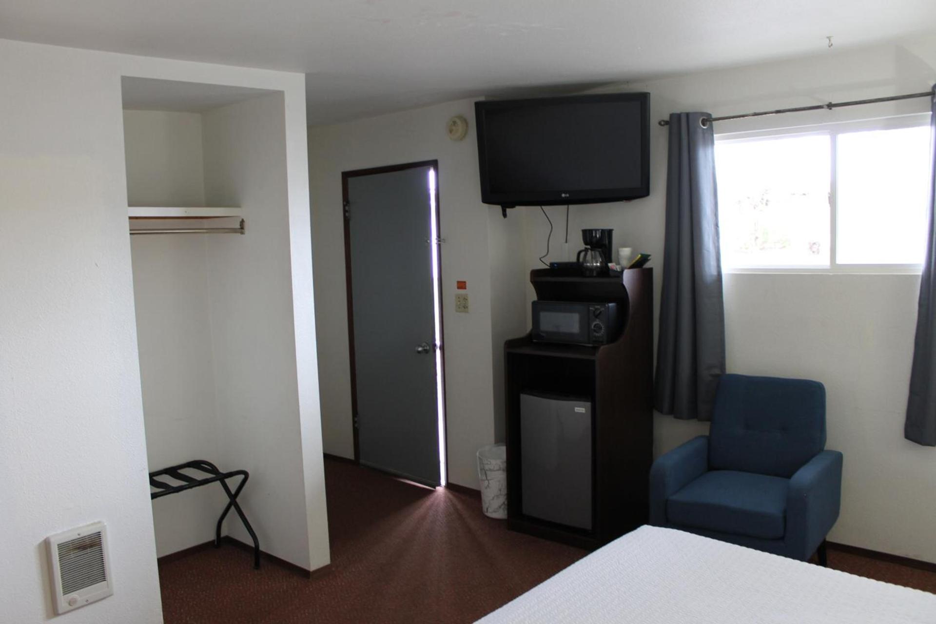 Sprague Motel photo 18