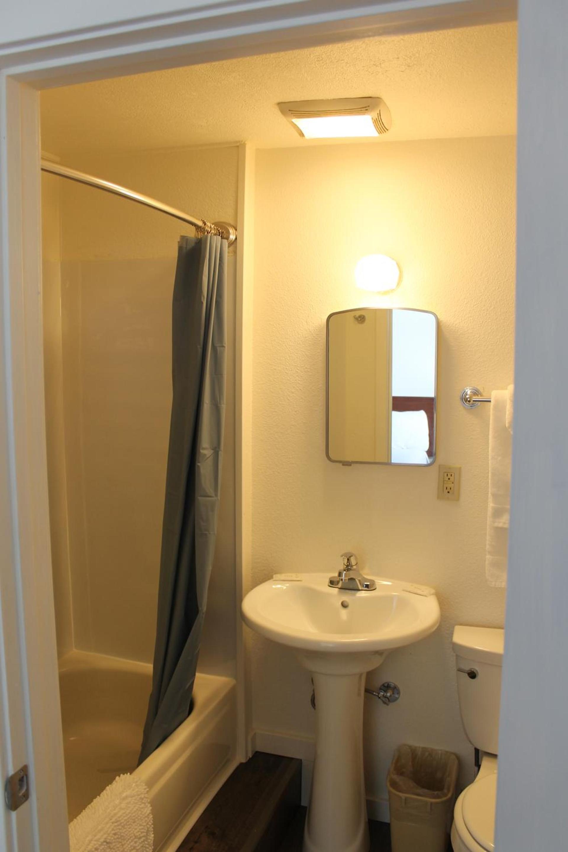 Sprague Motel photo 23