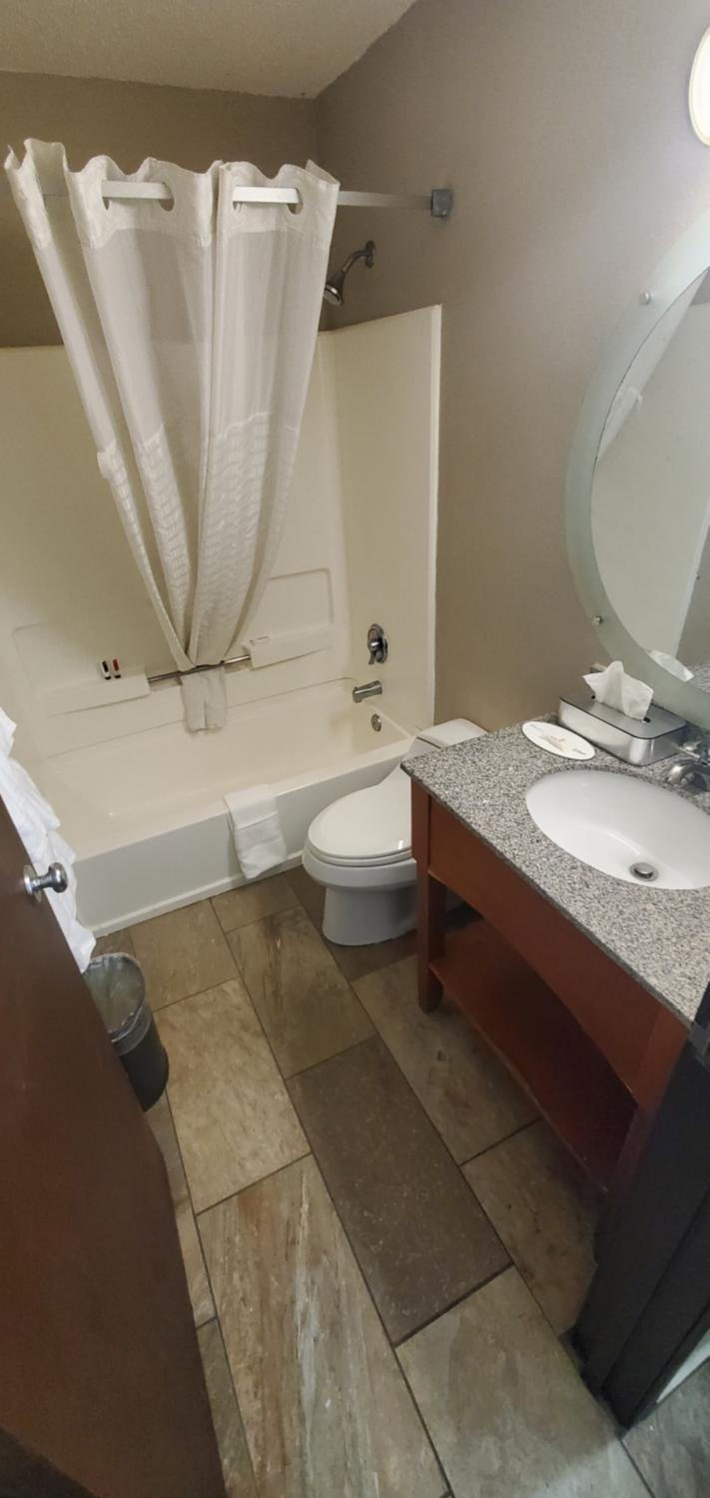 Super 8 by Wyndham Sterling Heights/Detroit Area photo 13
