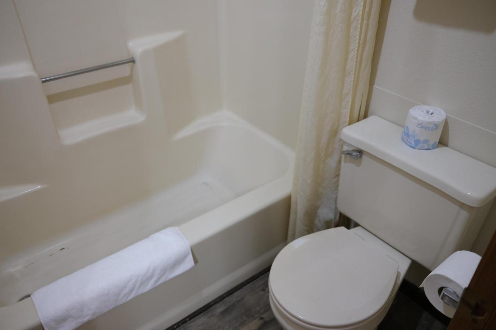 Econo Lodge Wooster photo 26