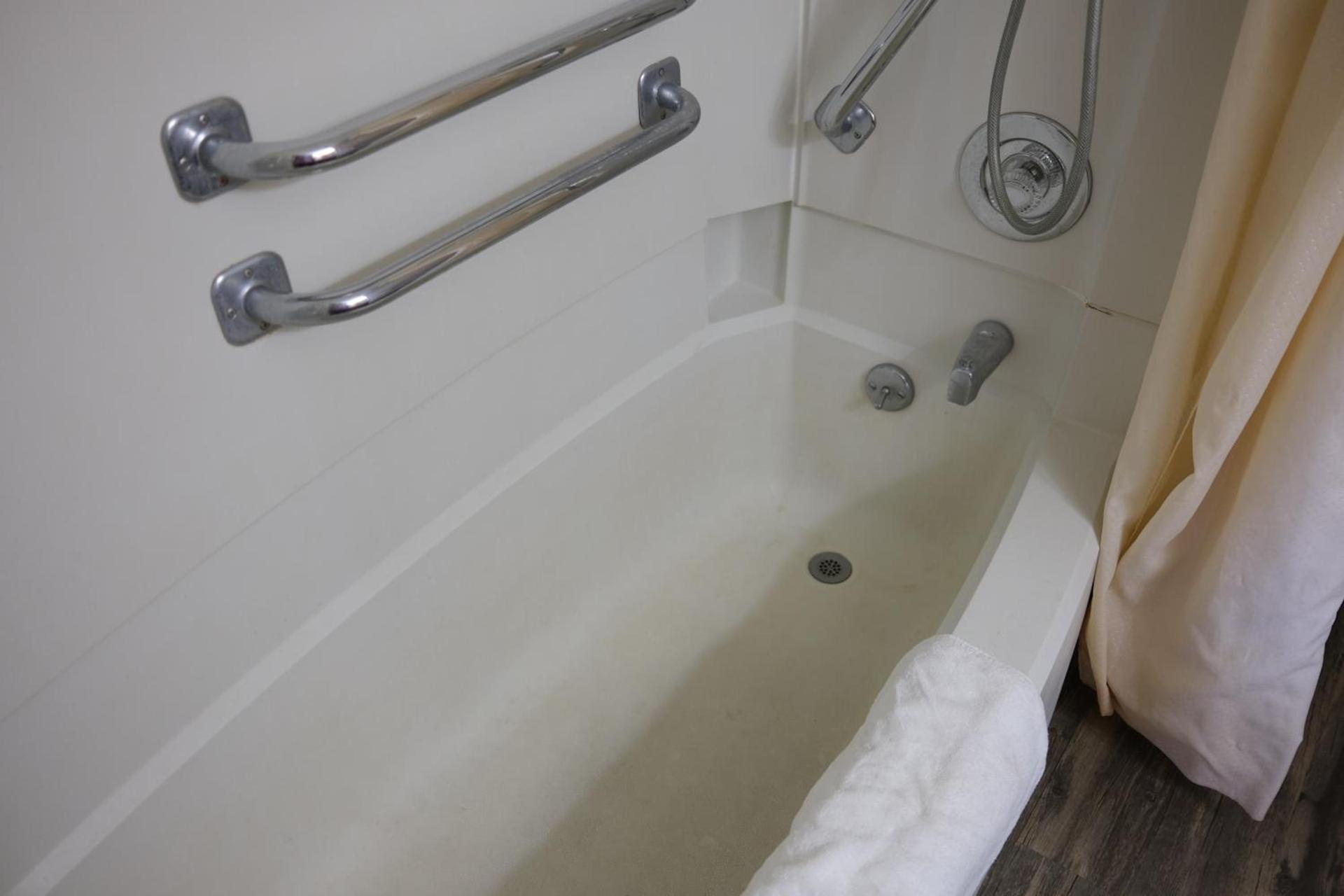 Econo Lodge Wooster photo 28