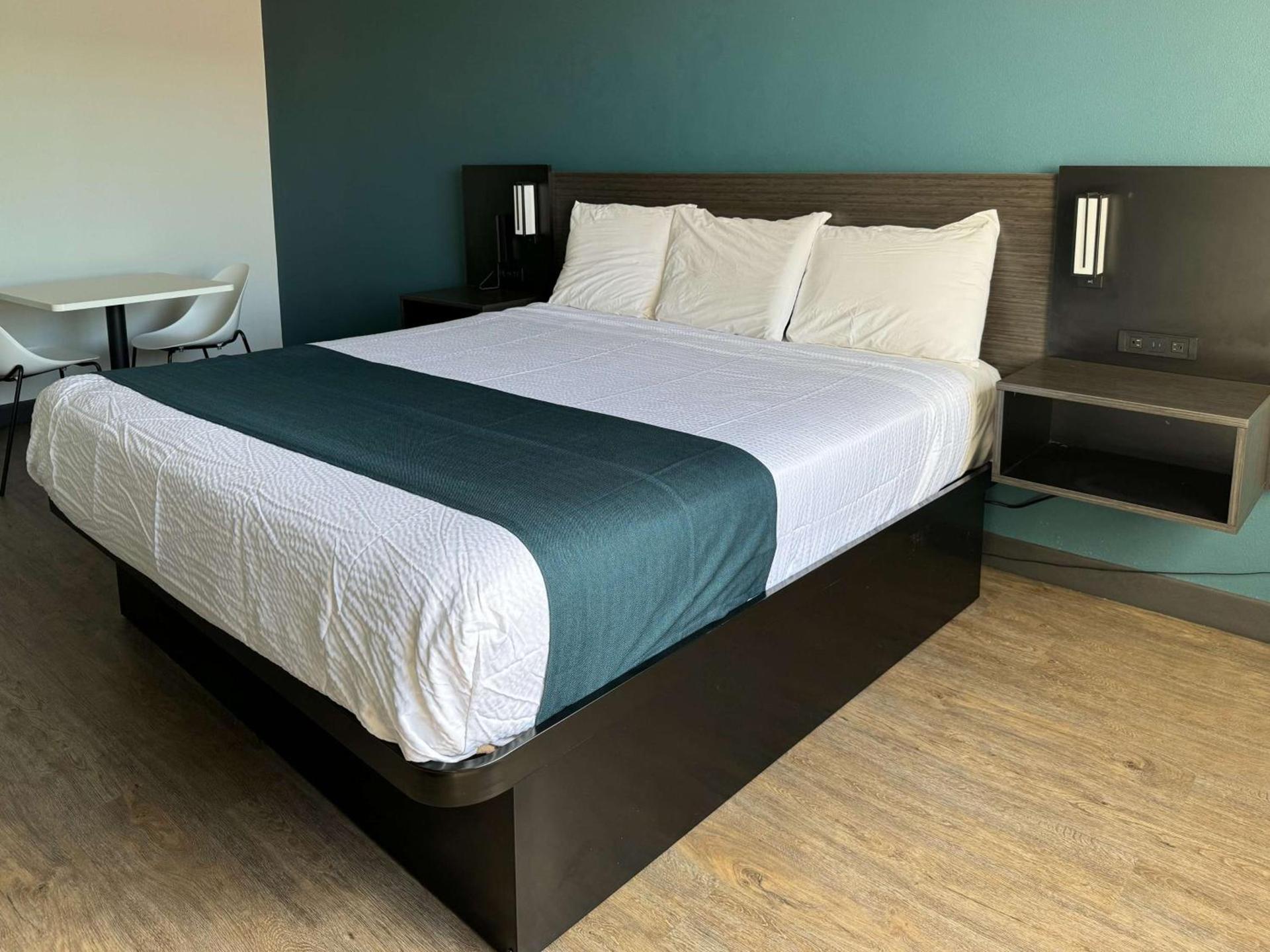 Studio 6 Suites Gardena, CA photo 5