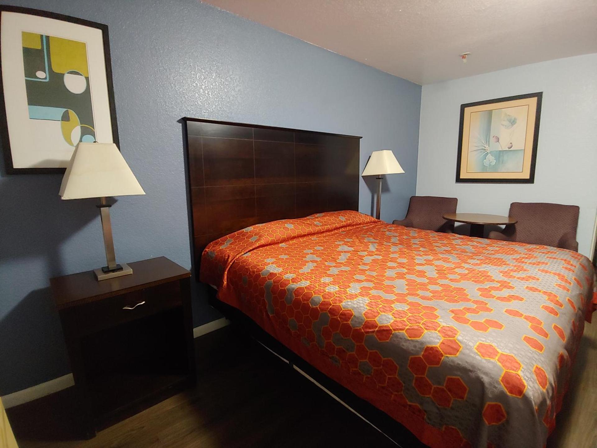 Brooks City Executive Inn photo 11