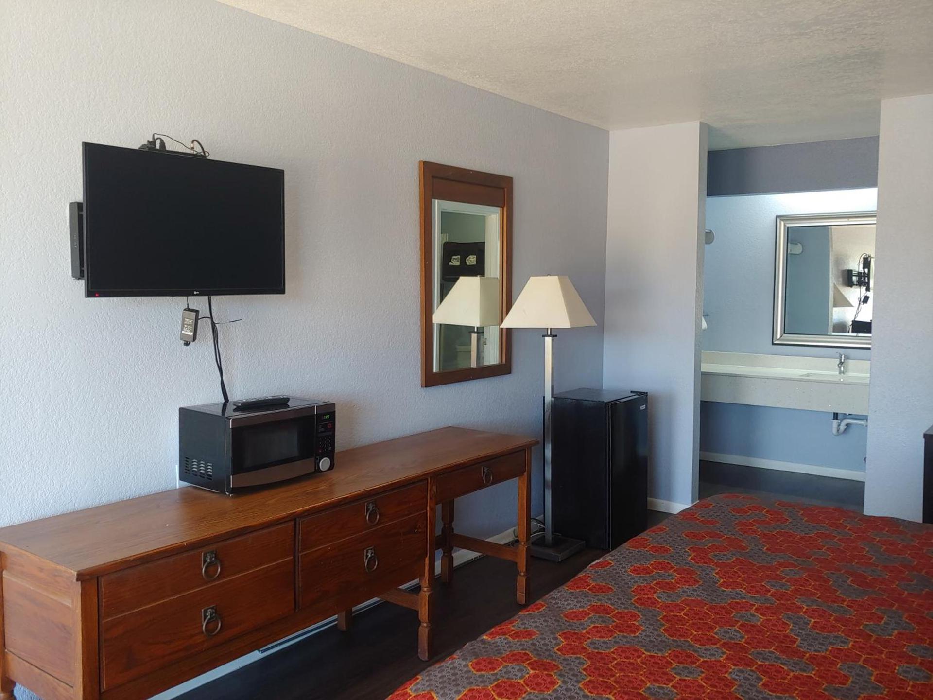 Brooks City Executive Inn photo 15