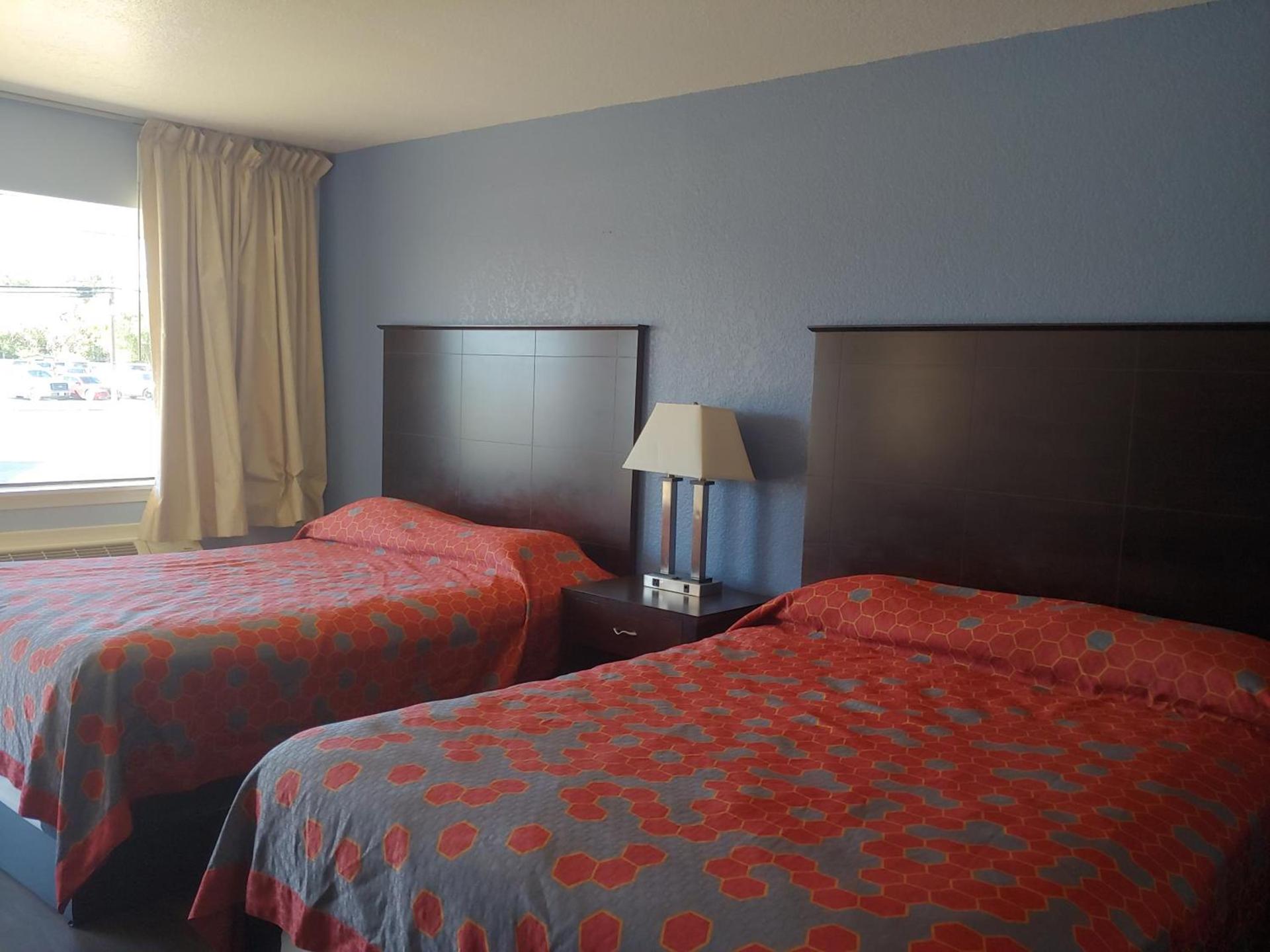 Brooks City Executive Inn photo 16