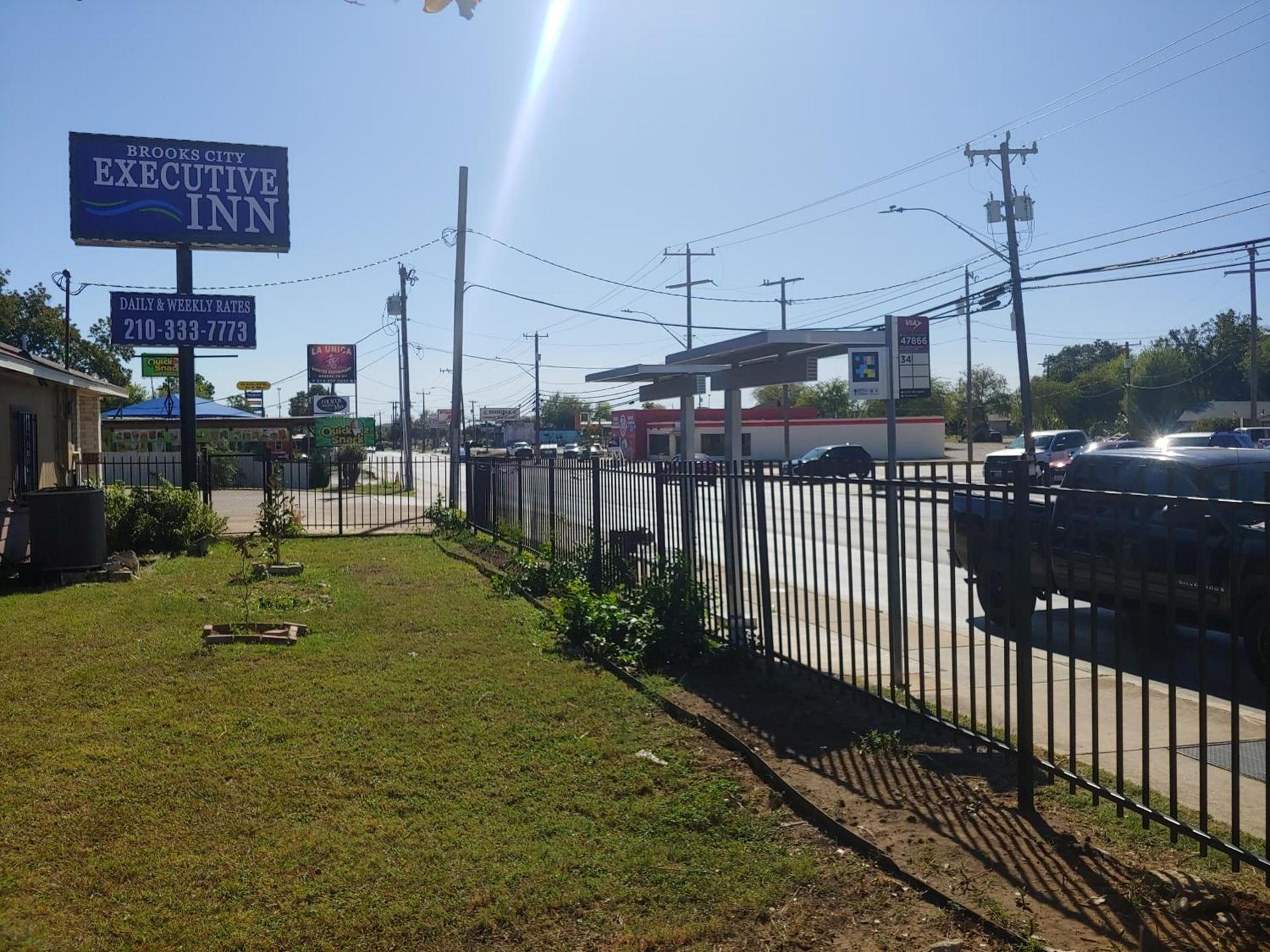 Brooks City Executive Inn photo 3