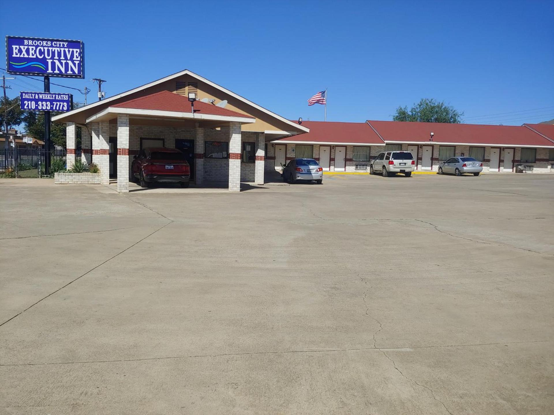 Brooks City Executive Inn photo 12