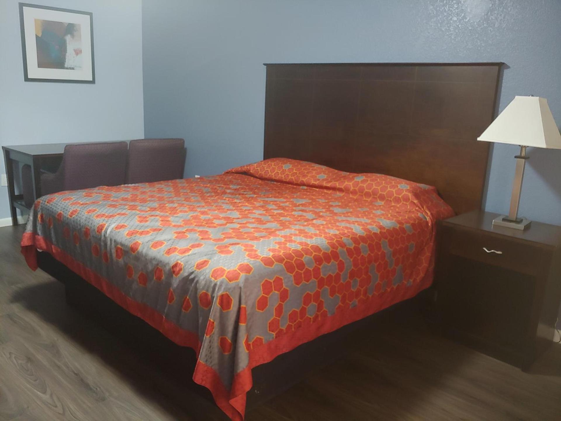 Brooks City Executive Inn photo 5