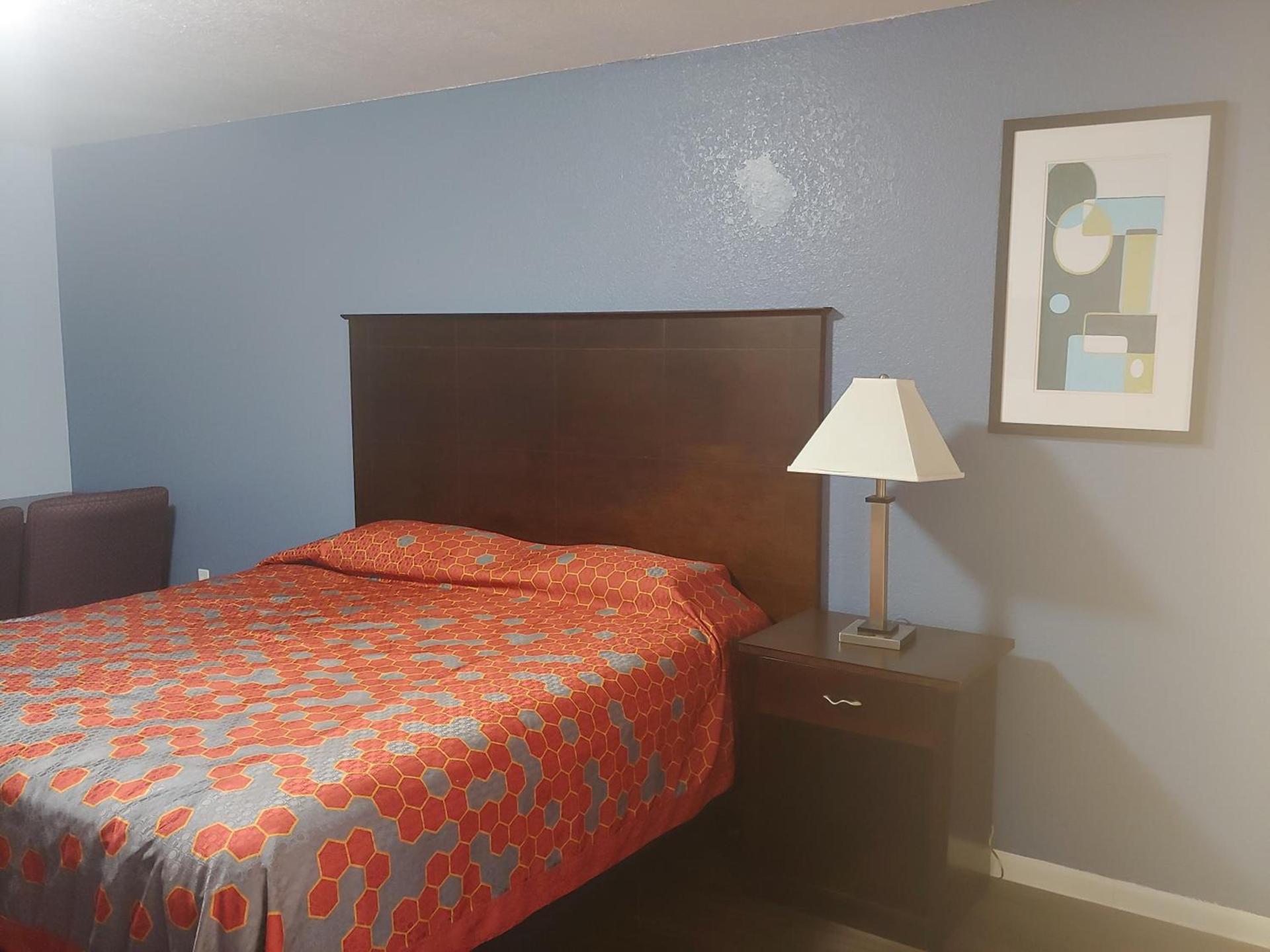 Brooks City Executive Inn photo 6