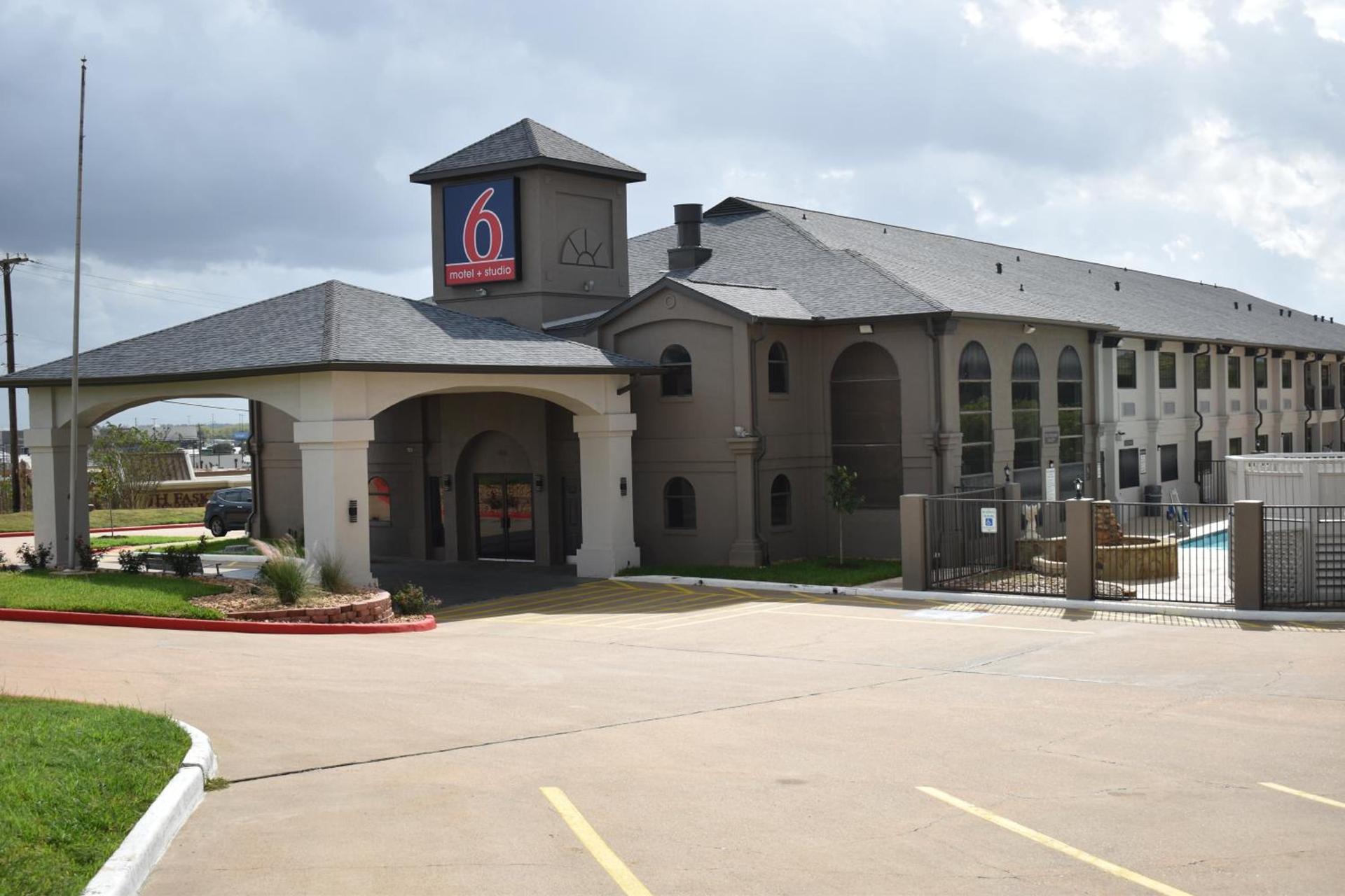 Studio 6 Suites Brenham, TX photo 41