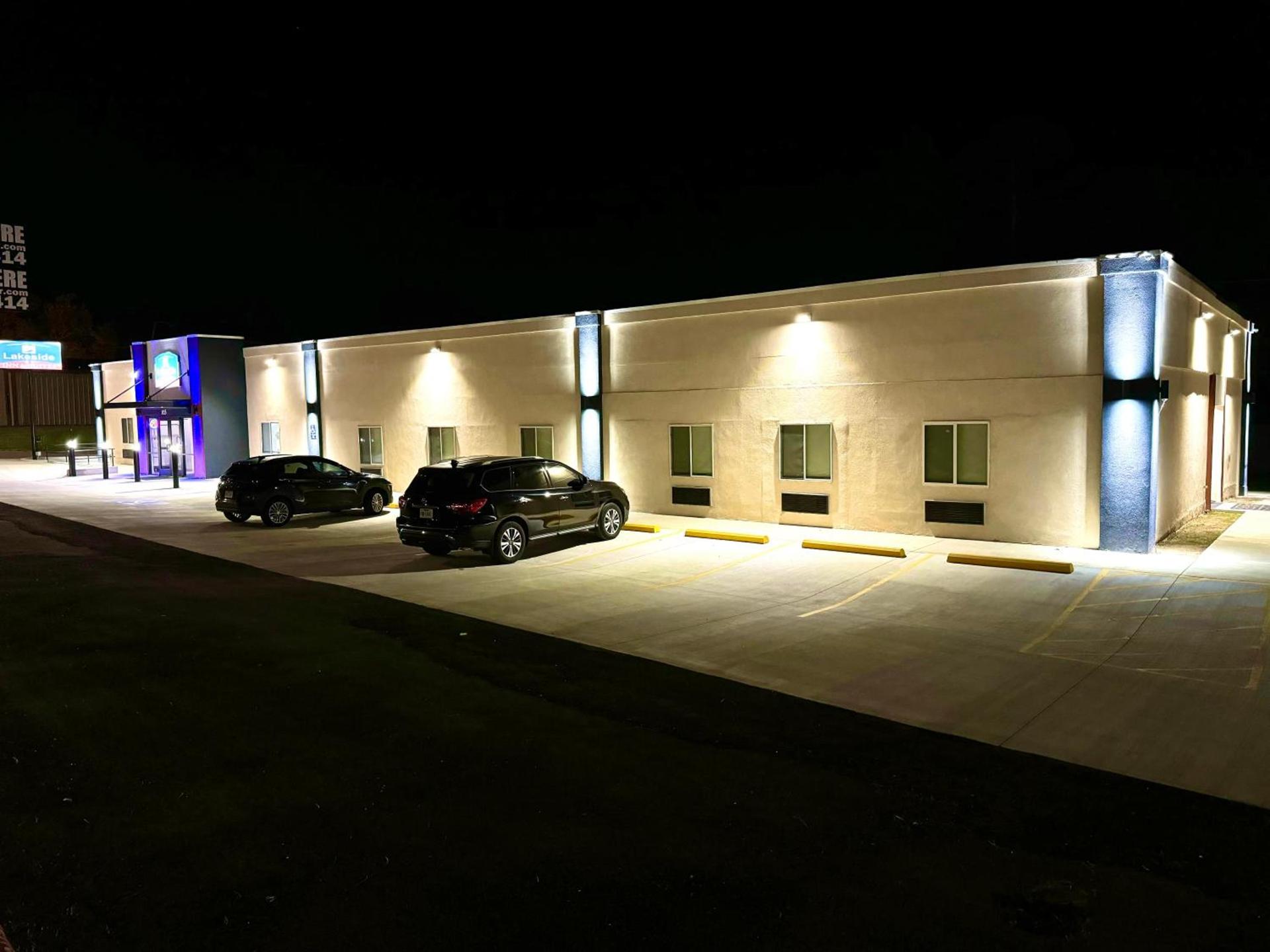 Lakeside Inn and Suites photo 38