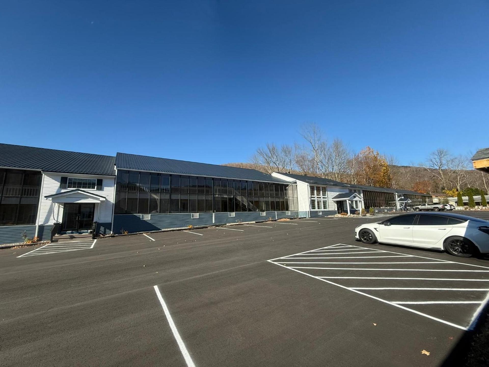 Travelodge by Wyndham Lincoln Near White Mountain photo 2