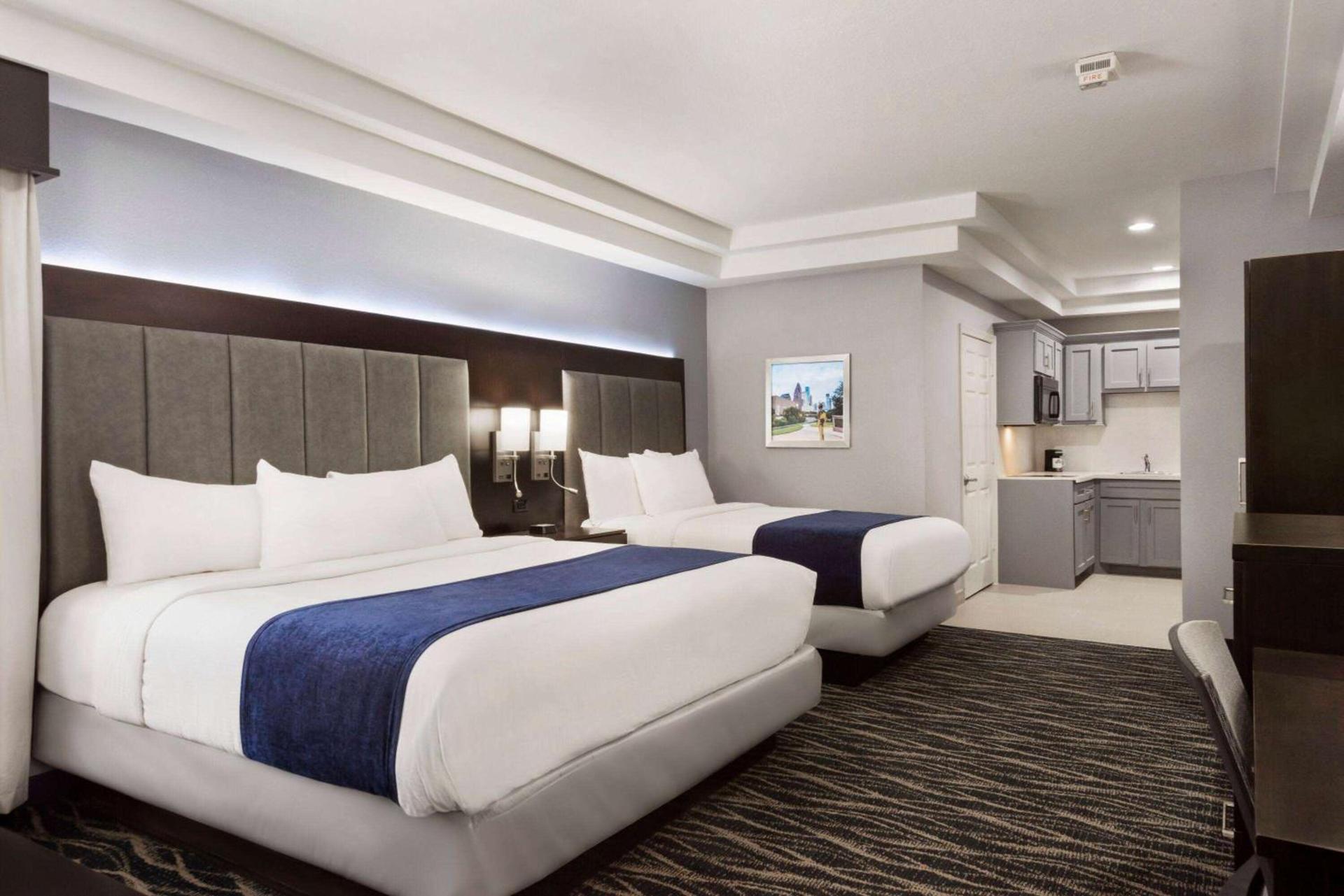 Days Inn & Suites by Wyndham Houston Hobby Airport photo 12