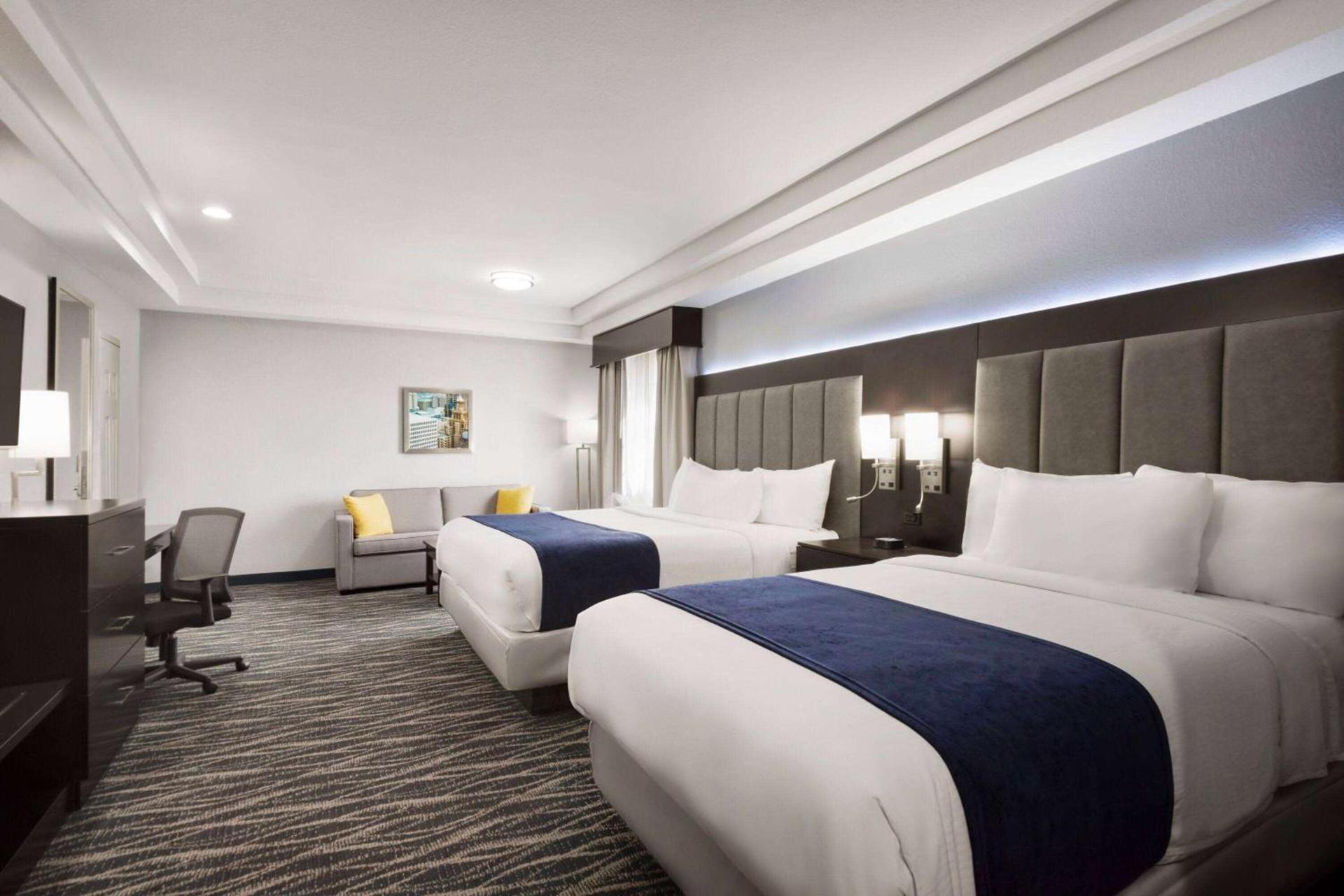 Days Inn & Suites by Wyndham Houston Hobby Airport photo 11