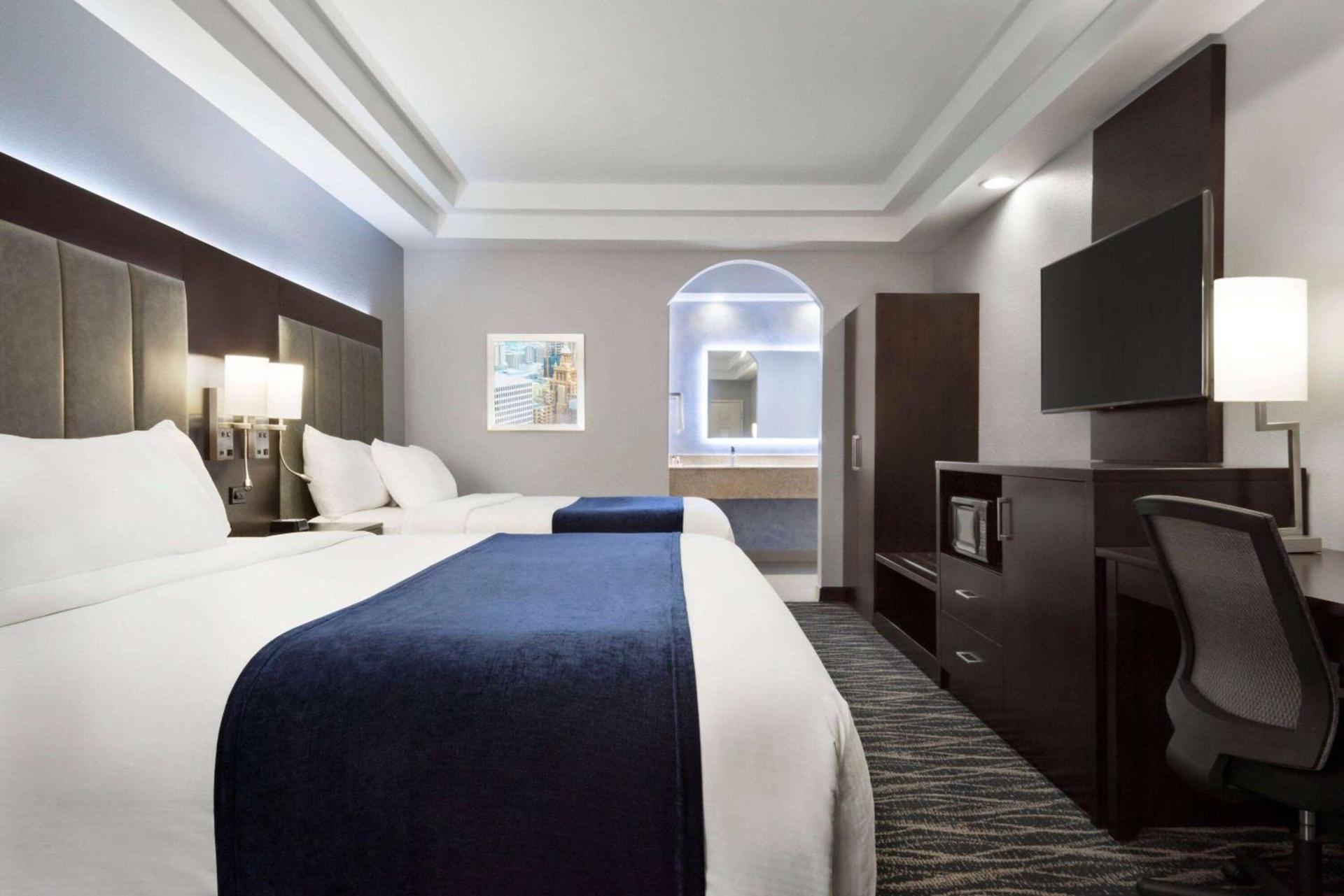 Days Inn & Suites by Wyndham Houston Hobby Airport photo 13