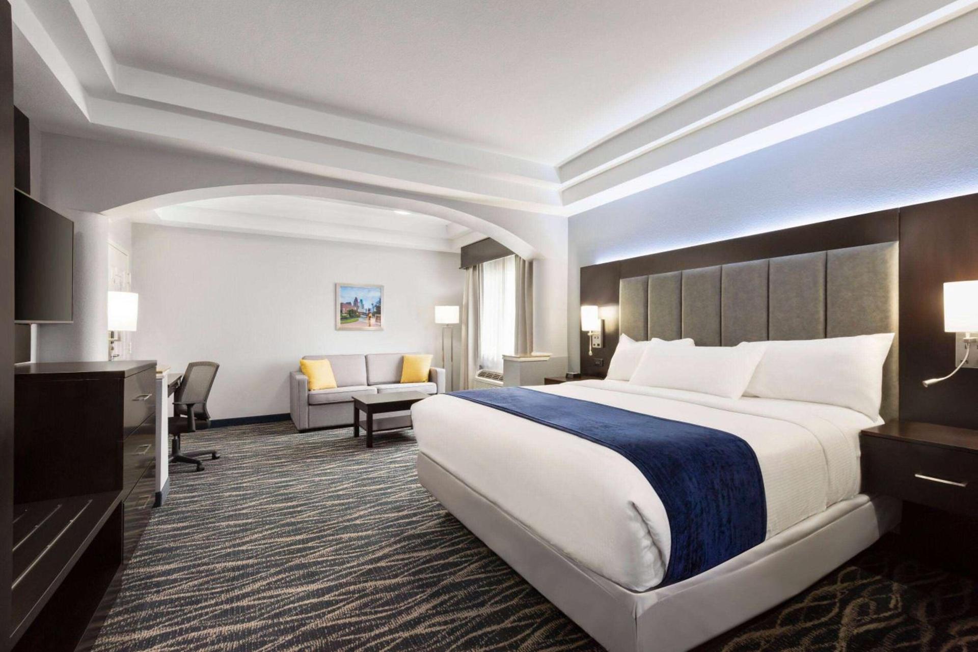 Days Inn & Suites by Wyndham Houston Hobby Airport photo 25