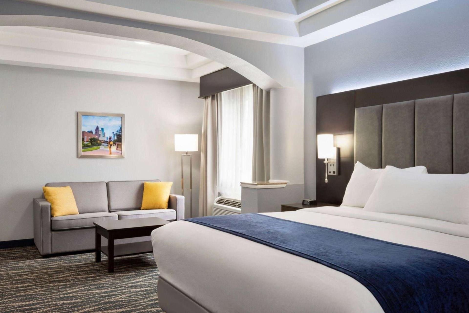 Days Inn & Suites by Wyndham Houston Hobby Airport photo 26