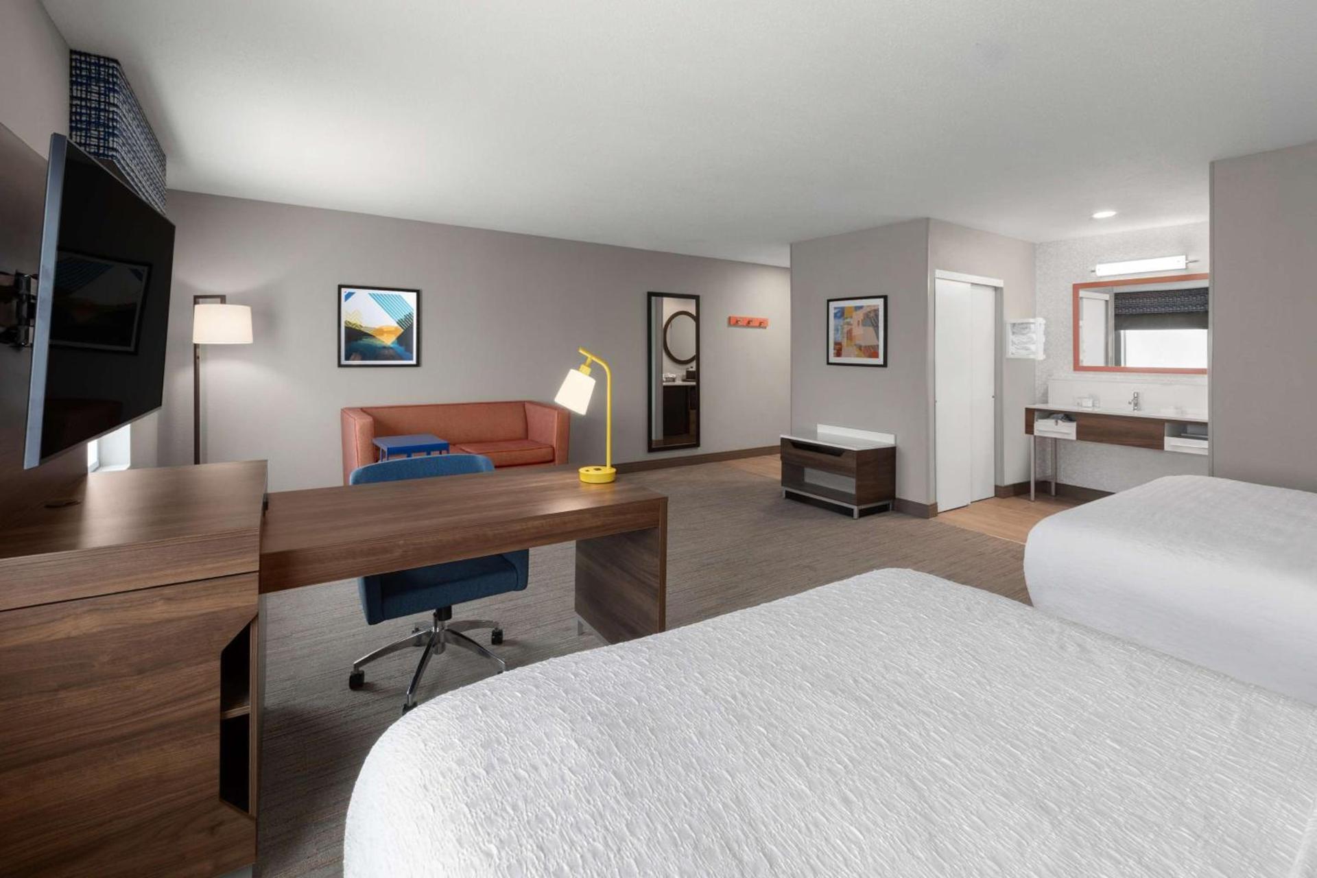 Hampton Inn & Suites Saginaw photo 37