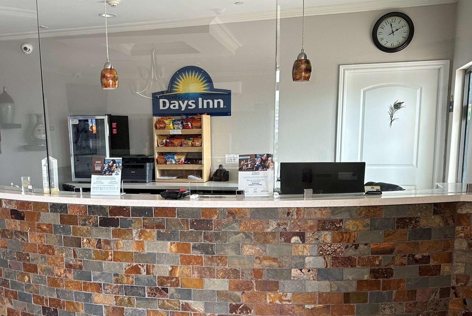 Days Inn by Wyndham Humble/Houston Intercontinental Airport photo 8