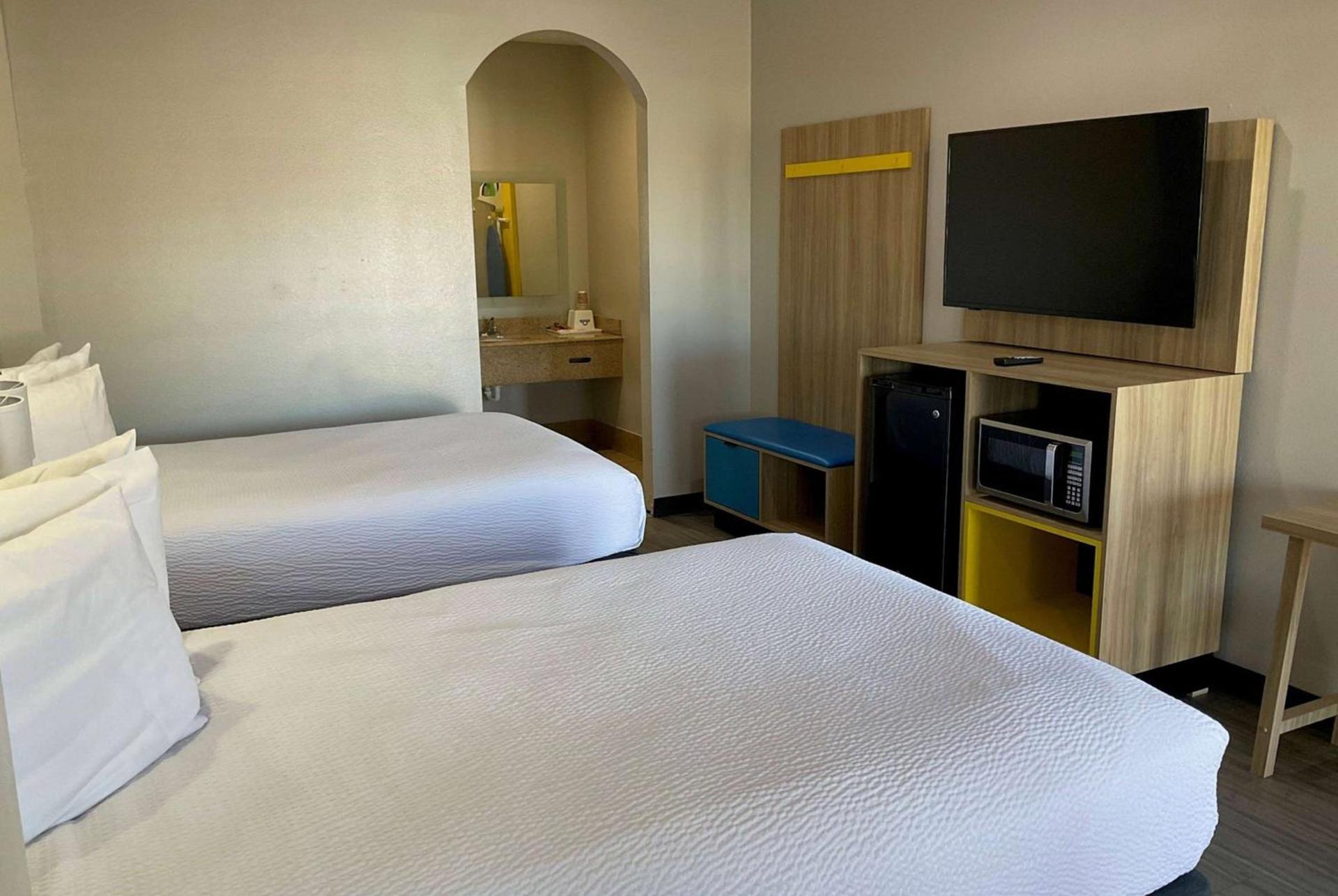 Days Inn by Wyndham Humble/Houston Intercontinental Airport photo 14