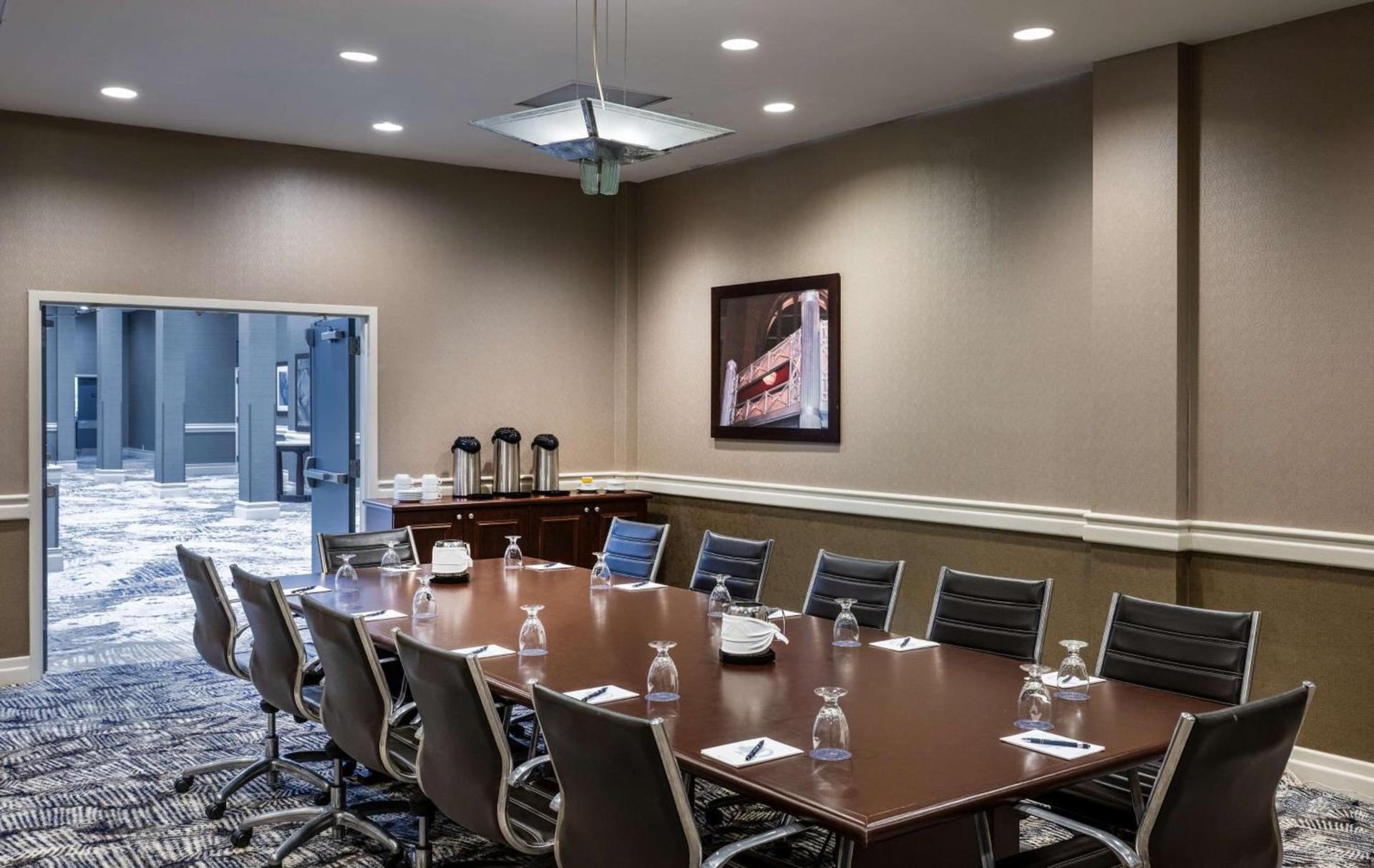 DoubleTree by Hilton Hotel Newark Airport photo 58